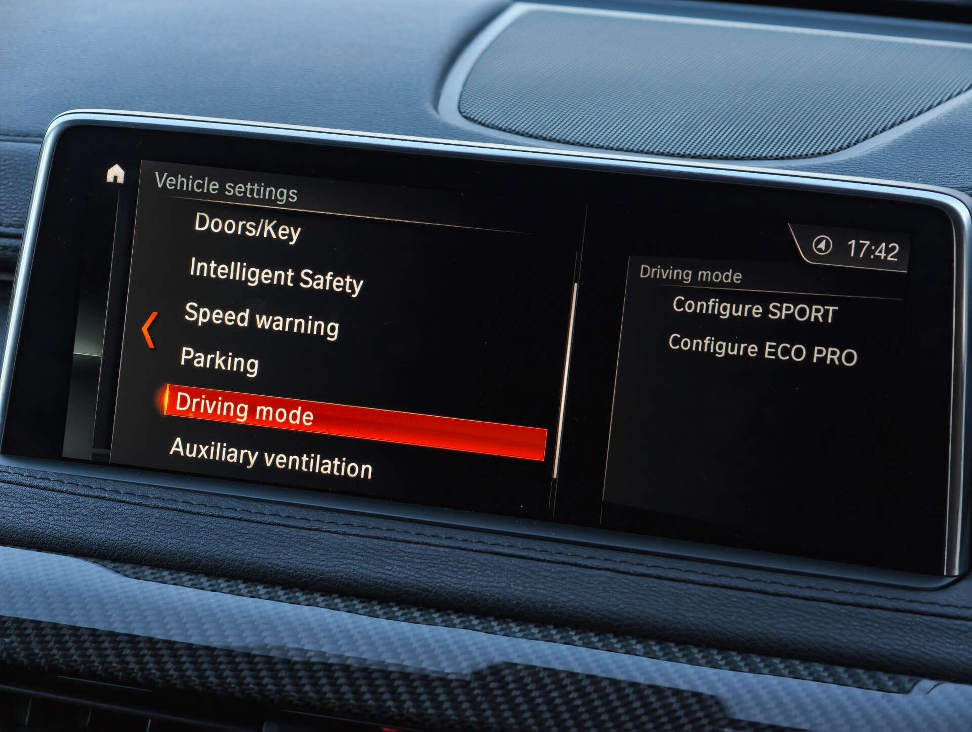 BMW X6 view 49