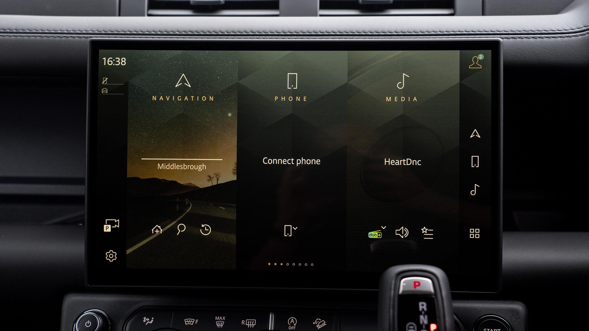 Land Rover Defender view 32