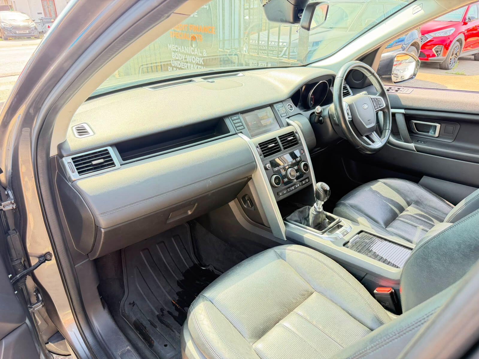 Land Rover Discovery Sport view 20