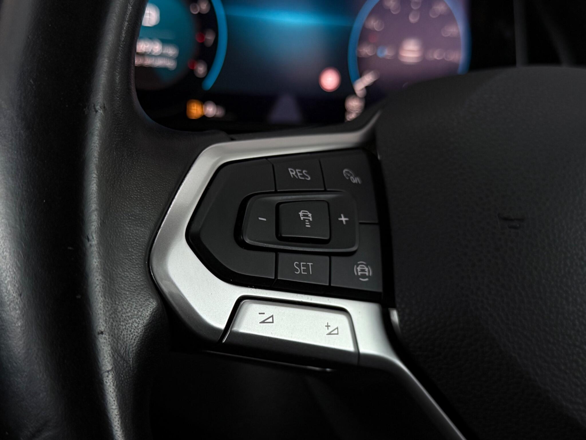 Volkswagen Golf view 14