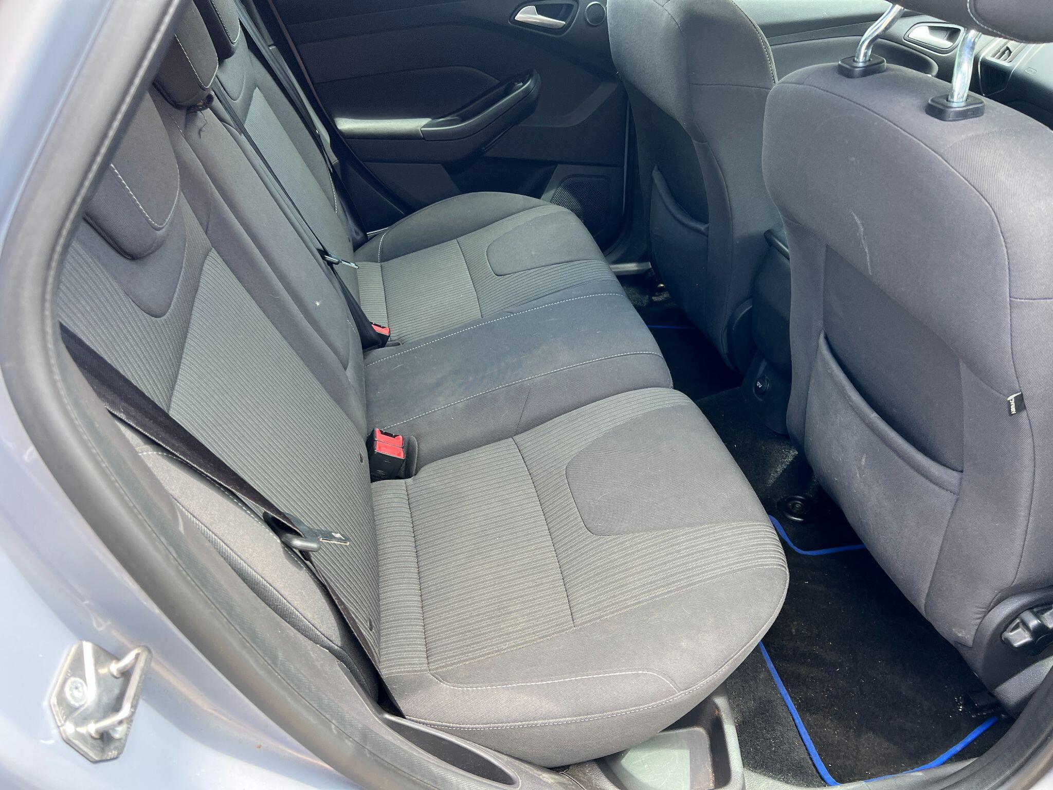 Ford Focus view 10