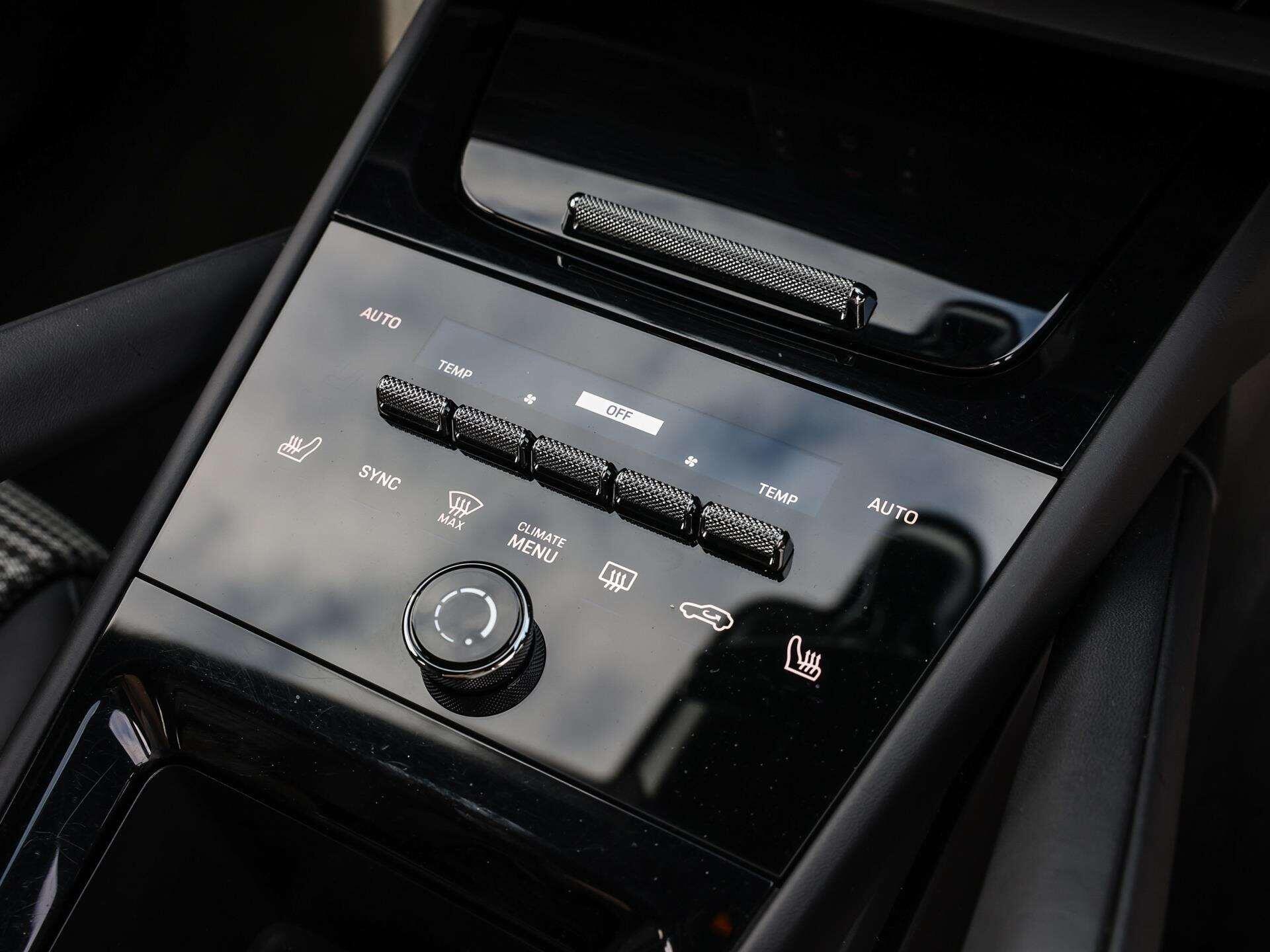 Porsche Cayenne view 25