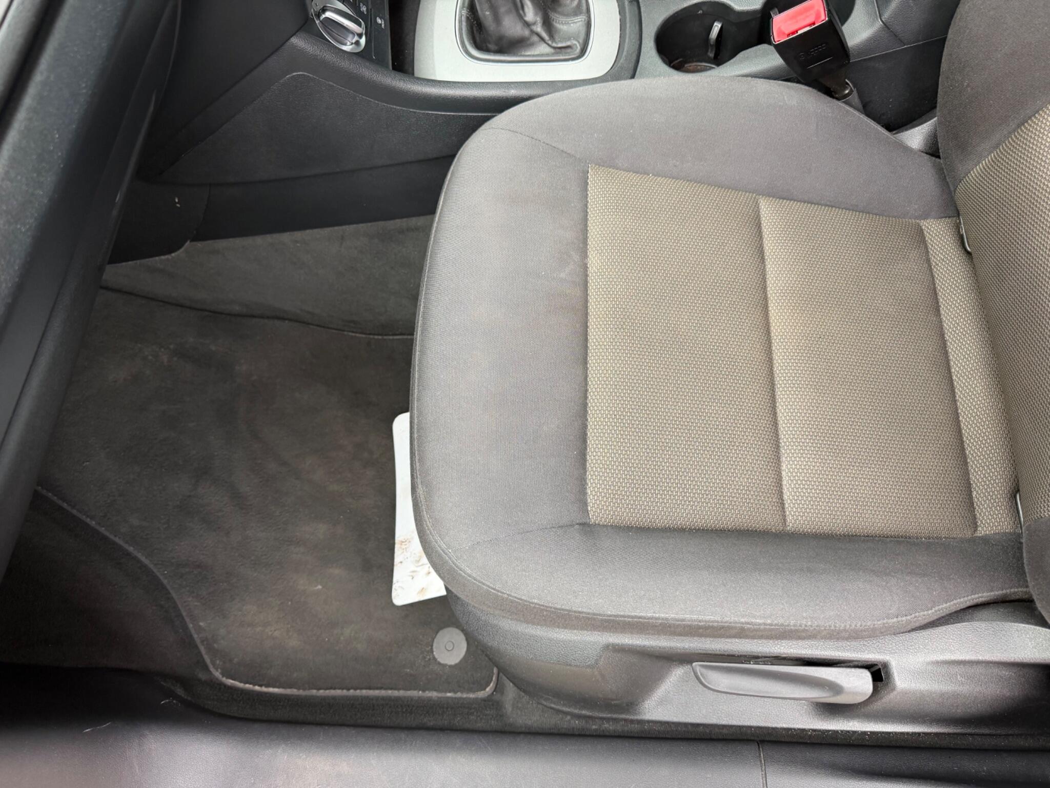 Audi Q3 view 18