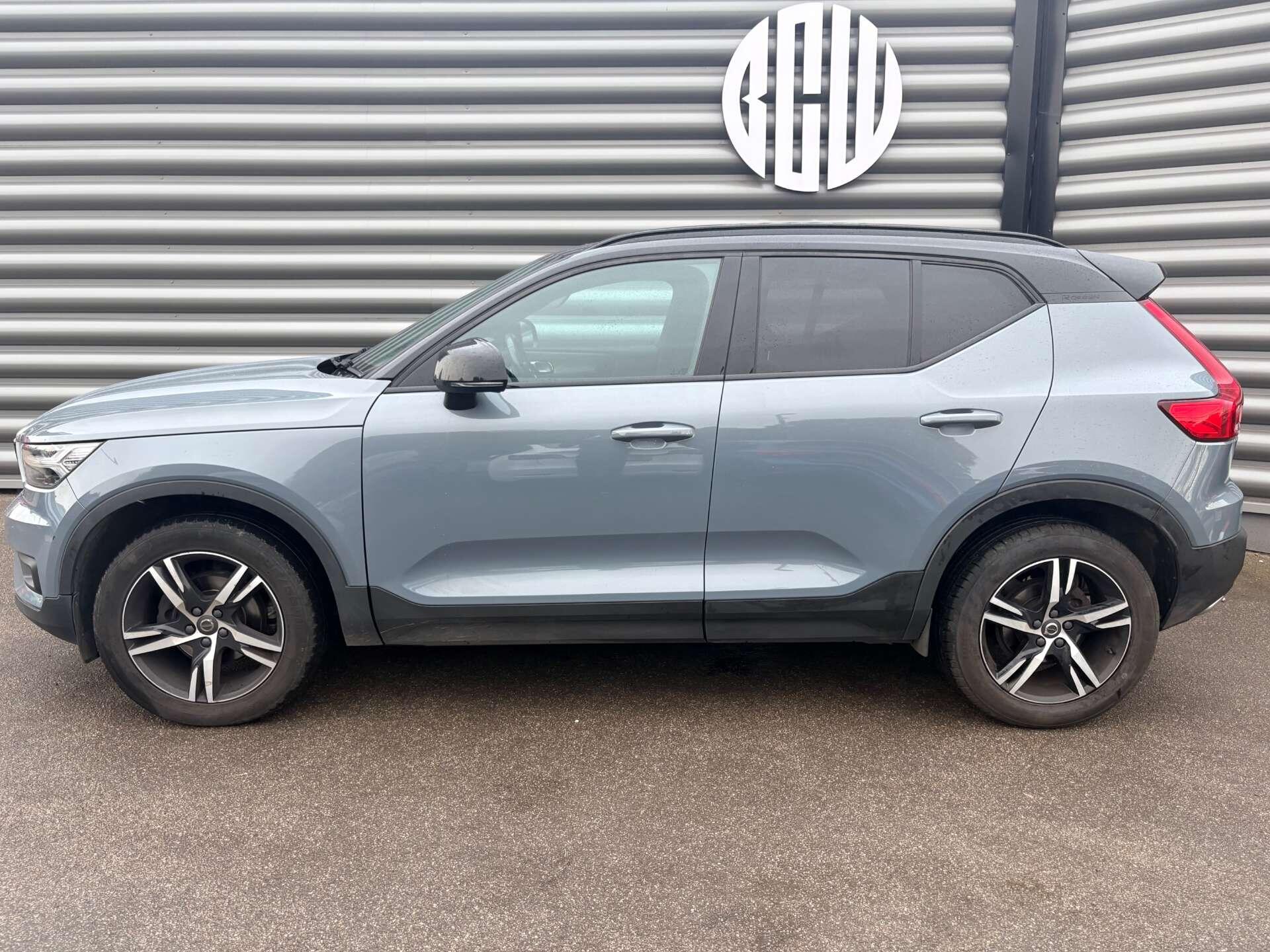 Volvo XC40 view 3