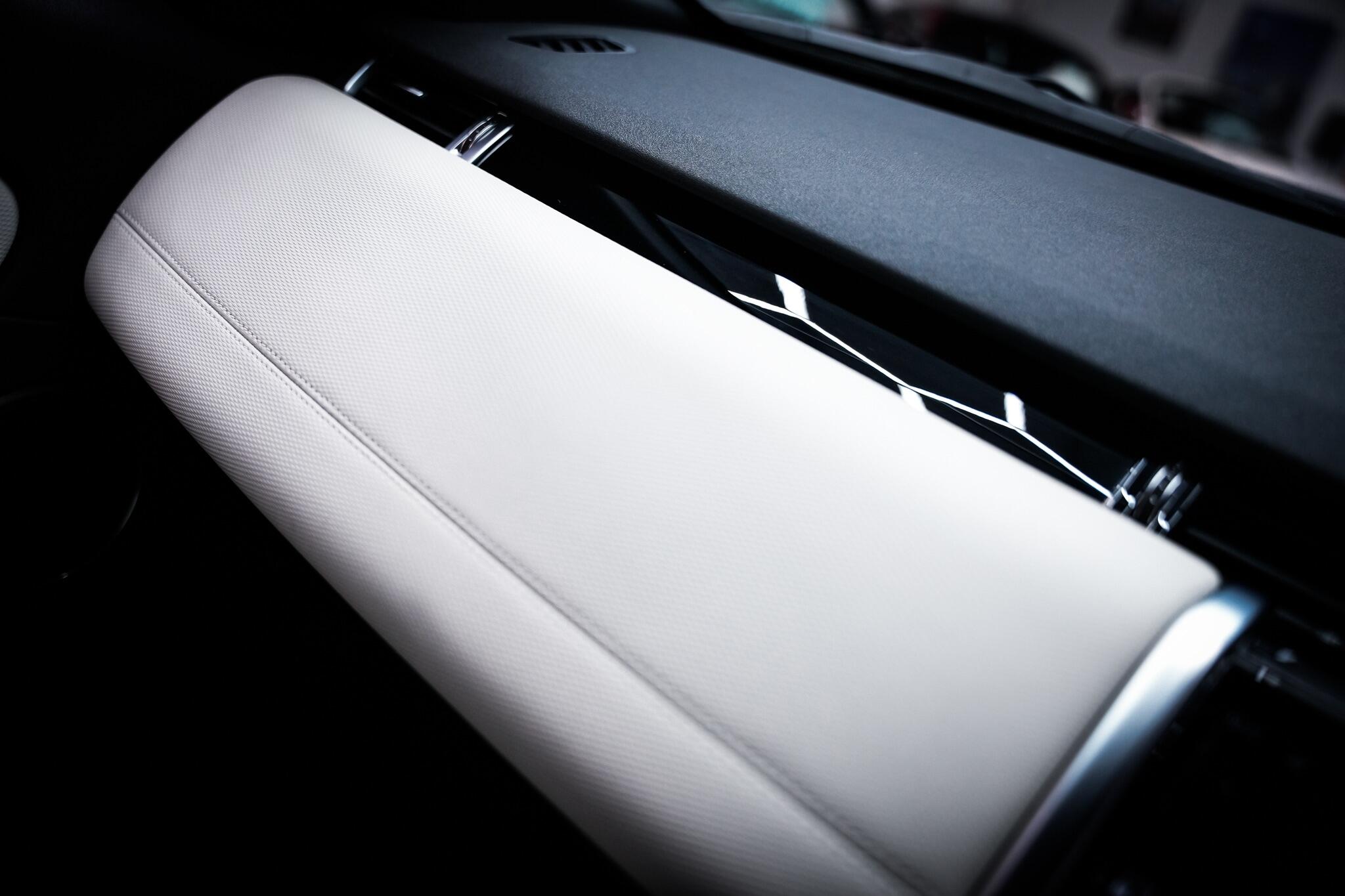 Land Rover Discovery Sport view 43