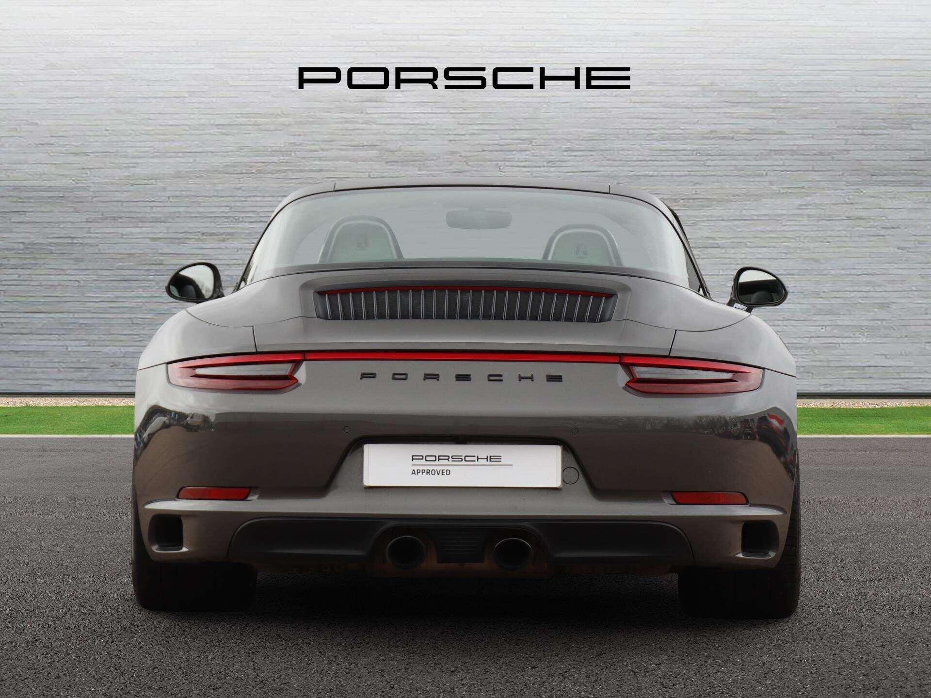 Porsche 911 view 8