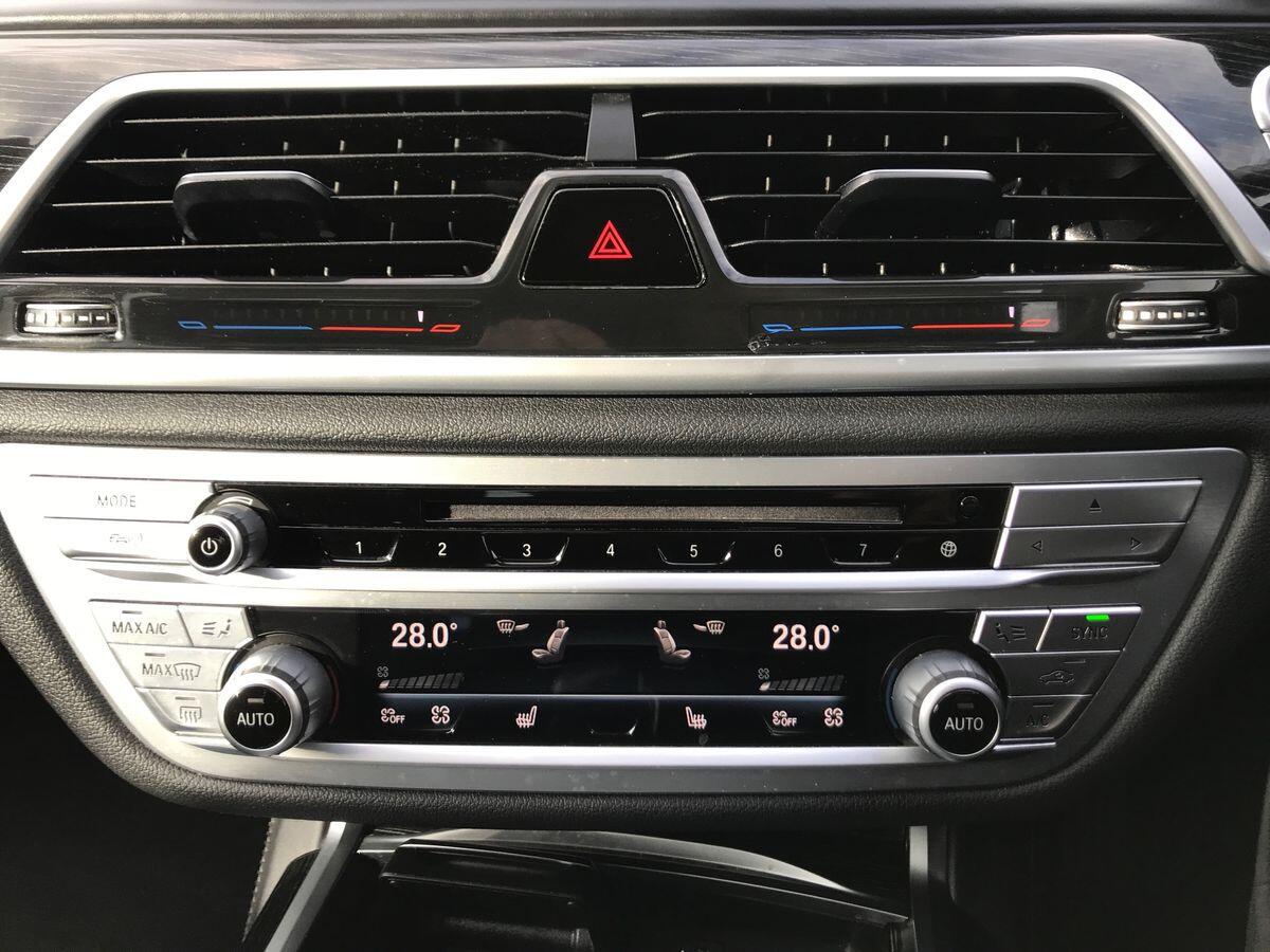 BMW 7 Series view 16