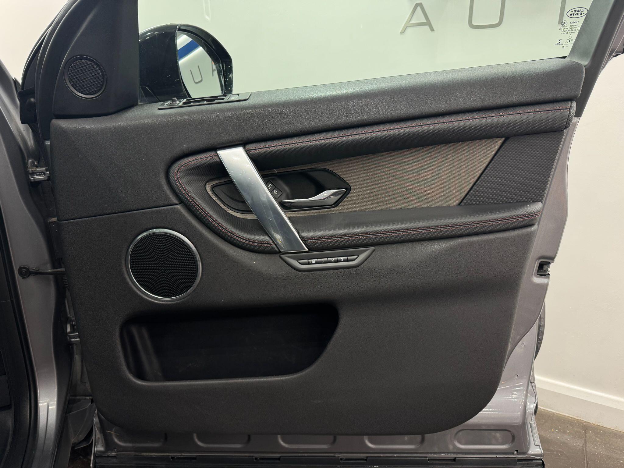 Land Rover Discovery Sport view 27