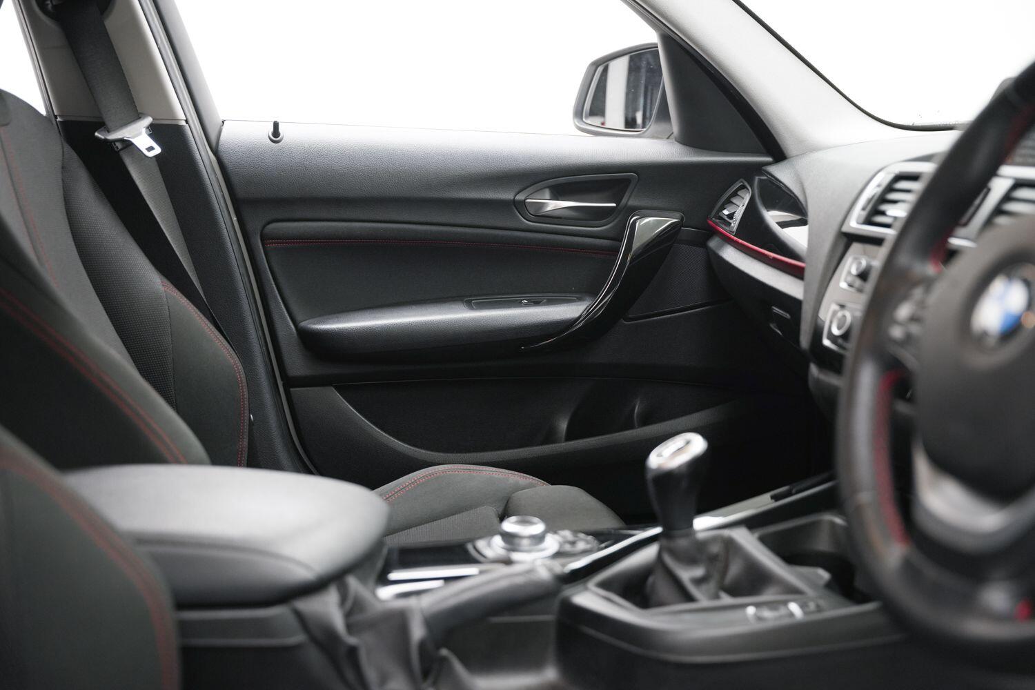 BMW 1 Series view 8