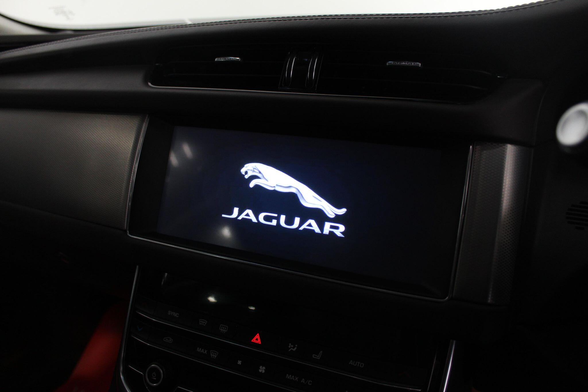 Jaguar XF view 35