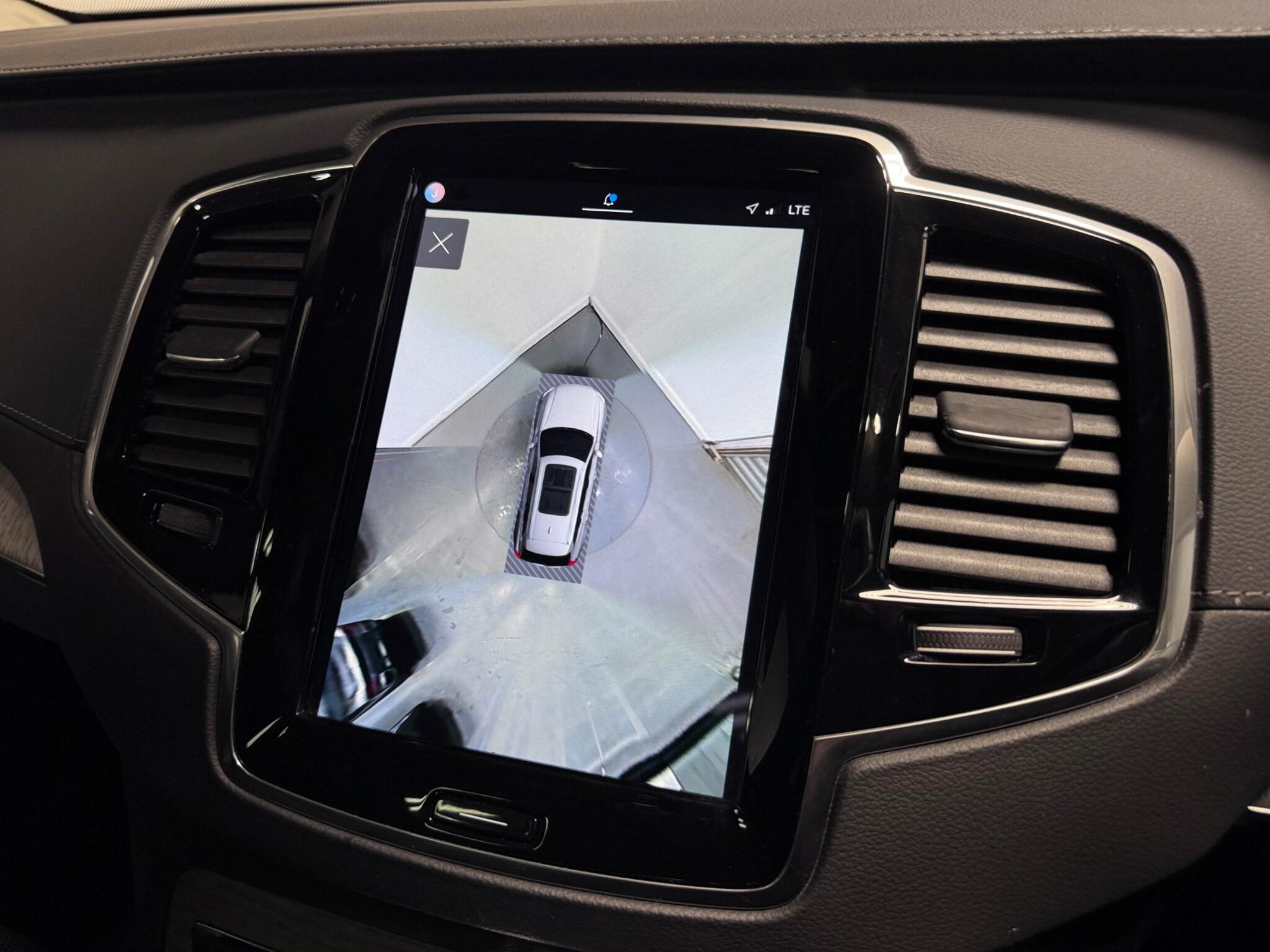 Volvo XC90 view 14