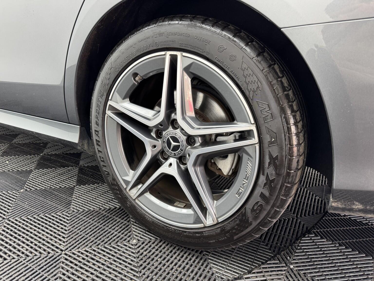 Mercedes-Benz E-Class view 37