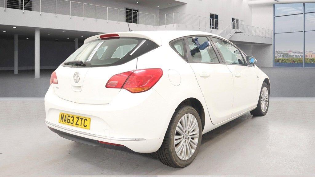 Vauxhall Astra view 4