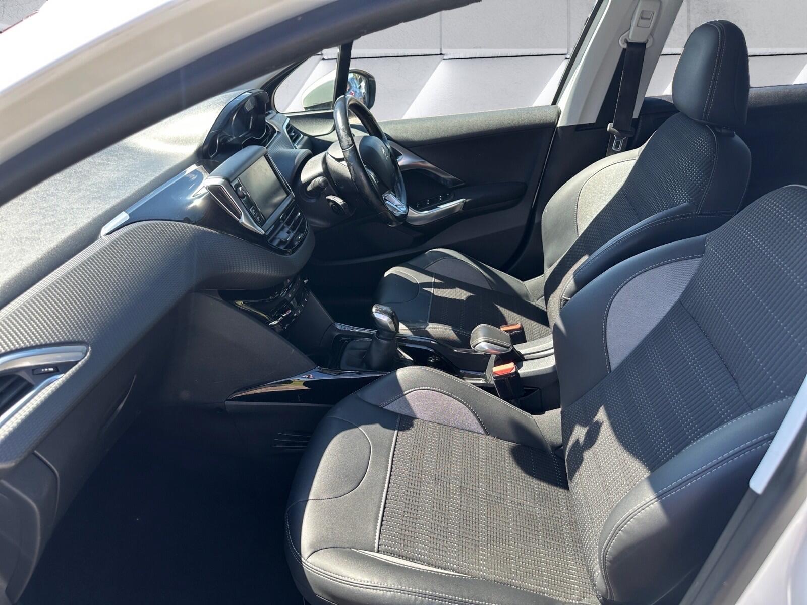 Peugeot 2008 view 15