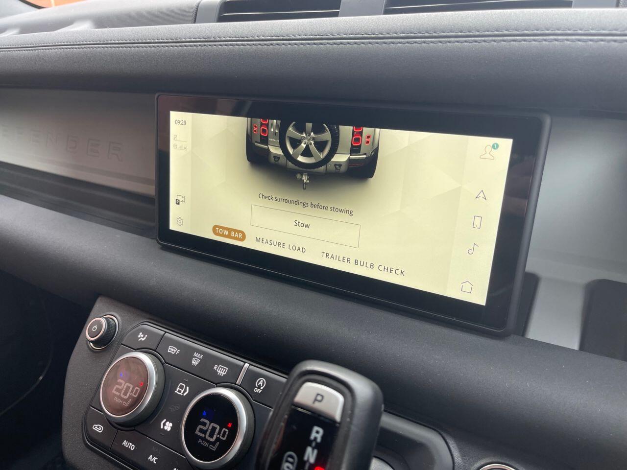 Land Rover Defender 90 view 14