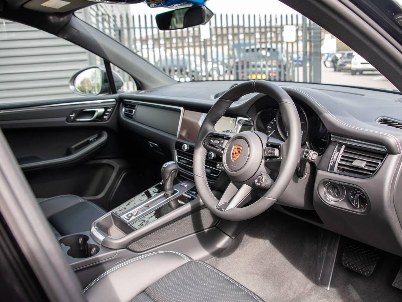 Porsche Macan view 4