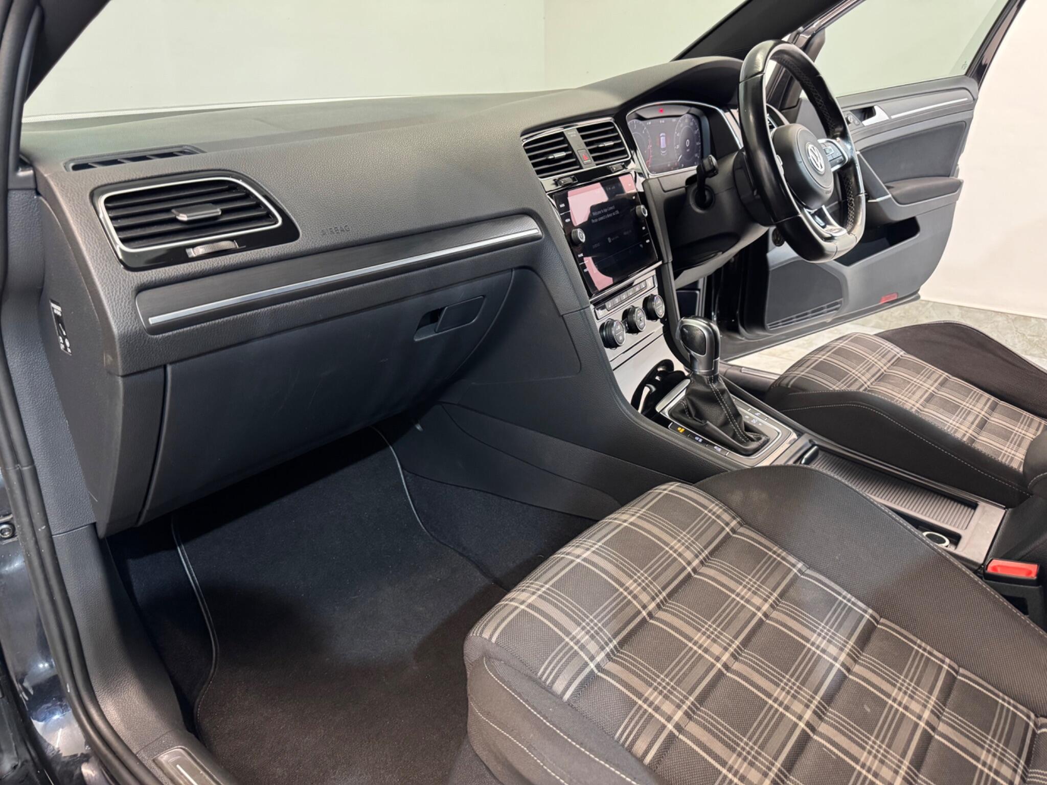 Volkswagen Golf view 26