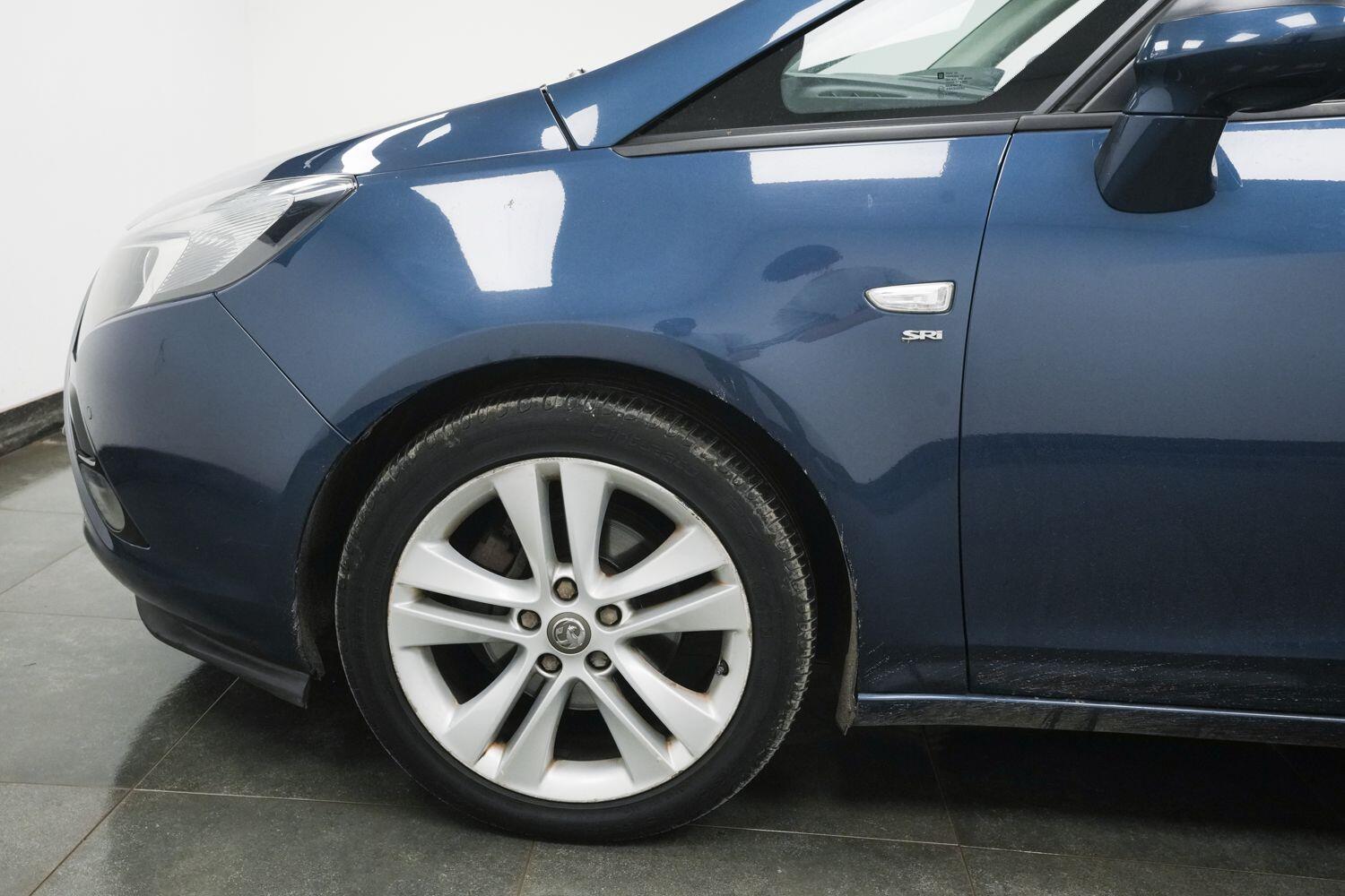 Vauxhall Zafira Tourer view 5