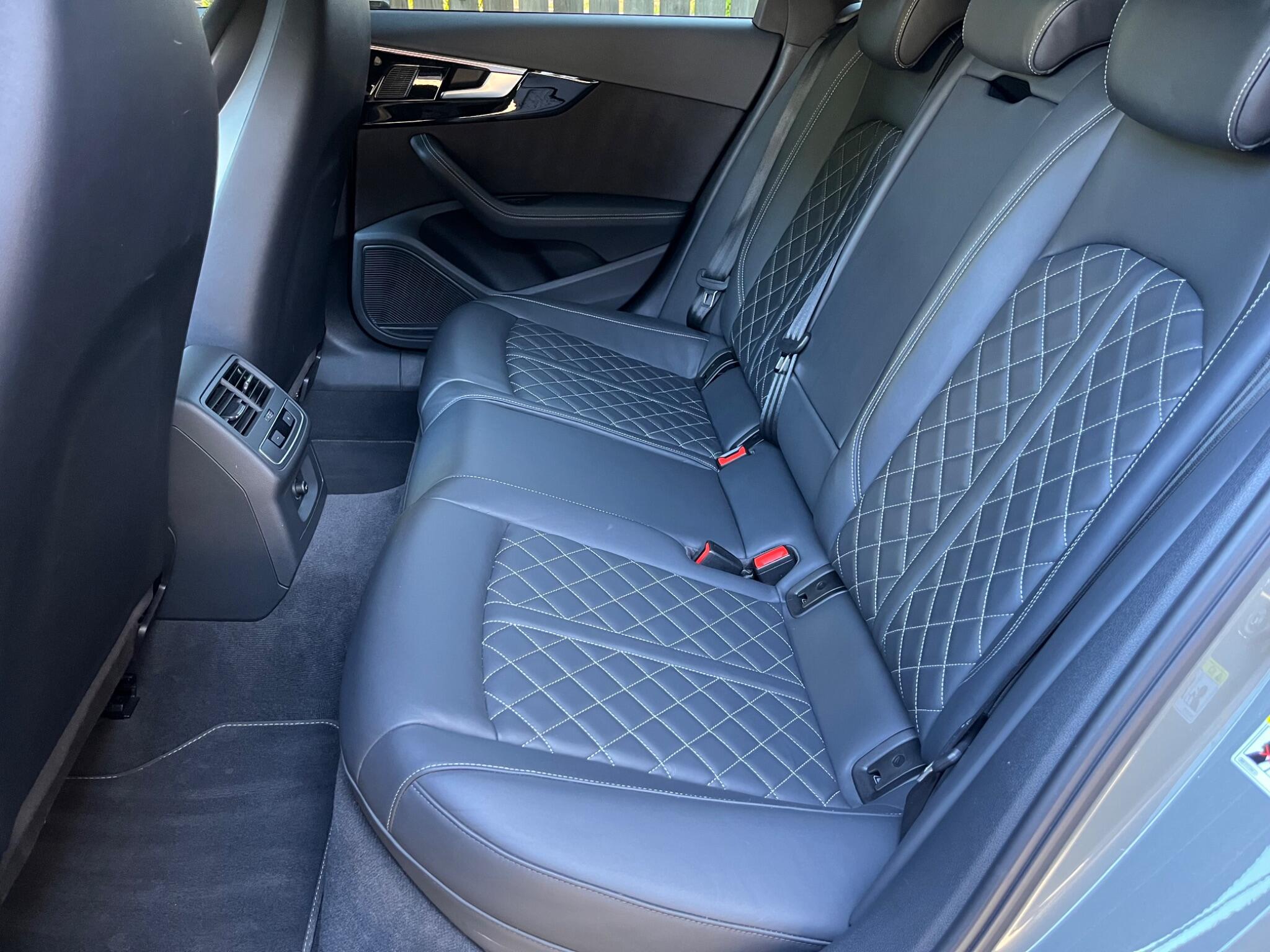 Audi S4 view 34