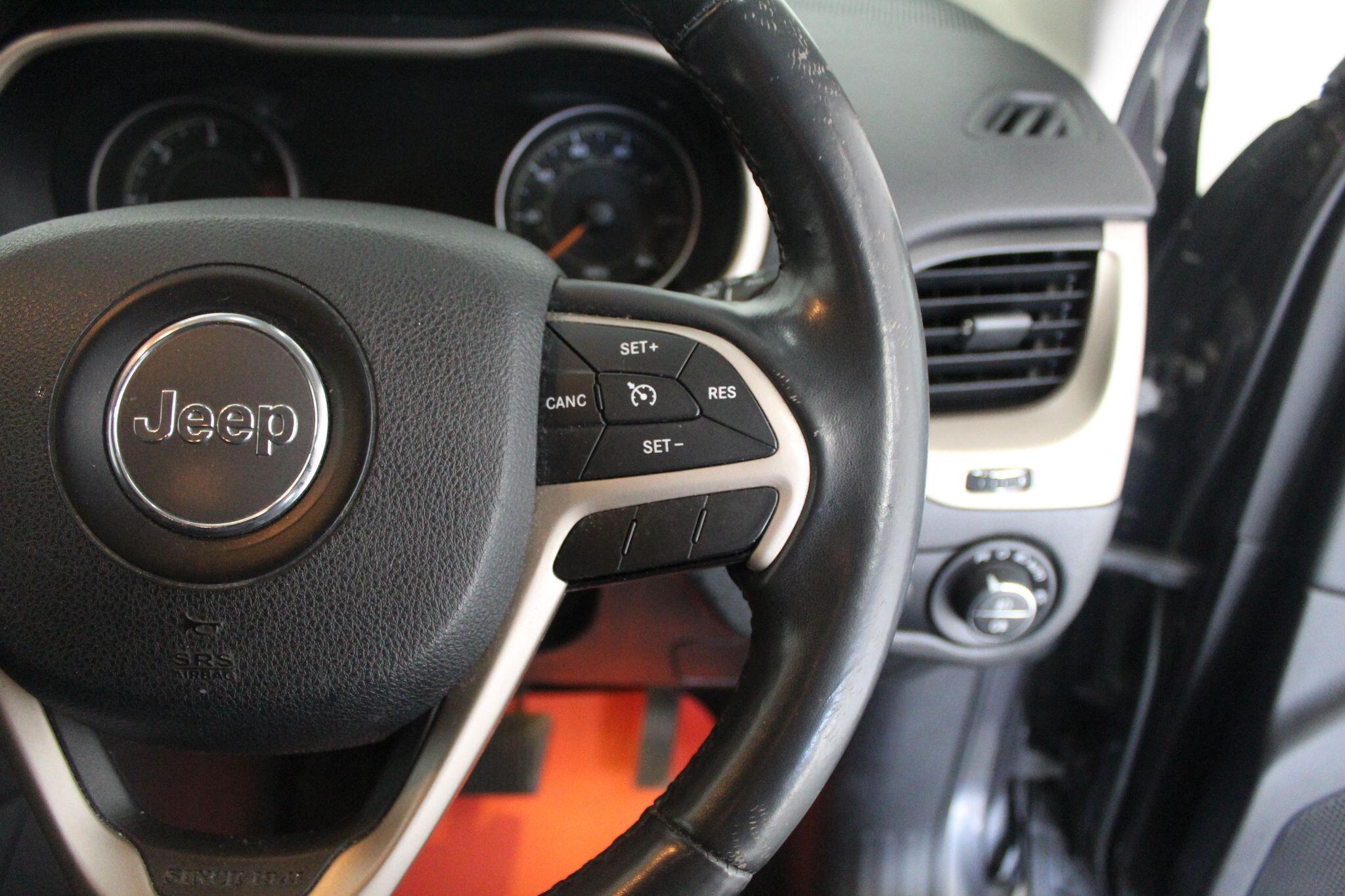 Jeep Cherokee view 45