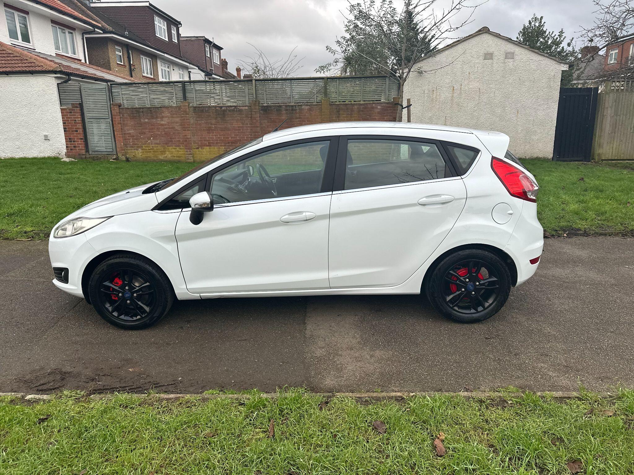 2015 Ford Fiesta image 13