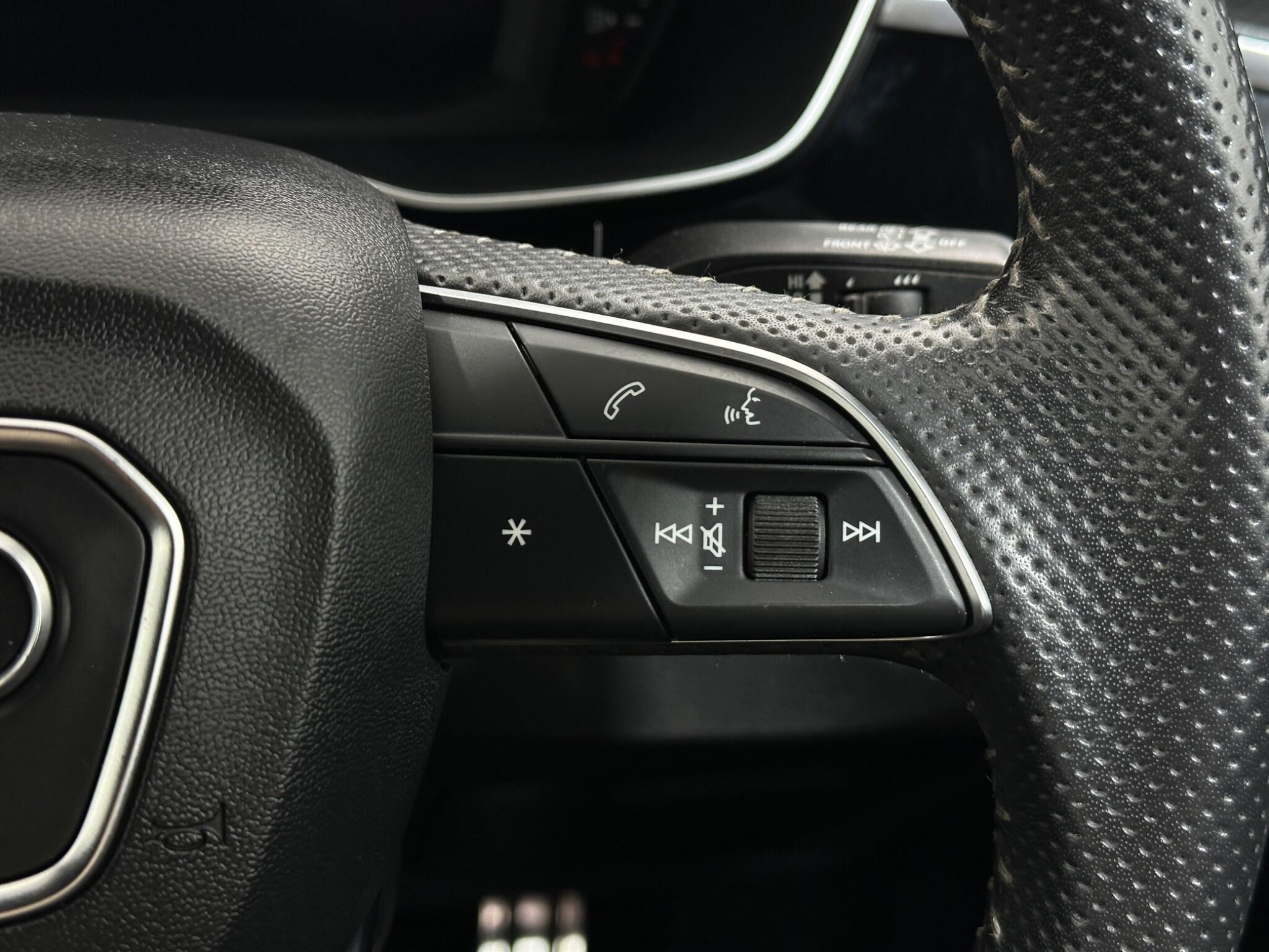 Audi Q3 view 16