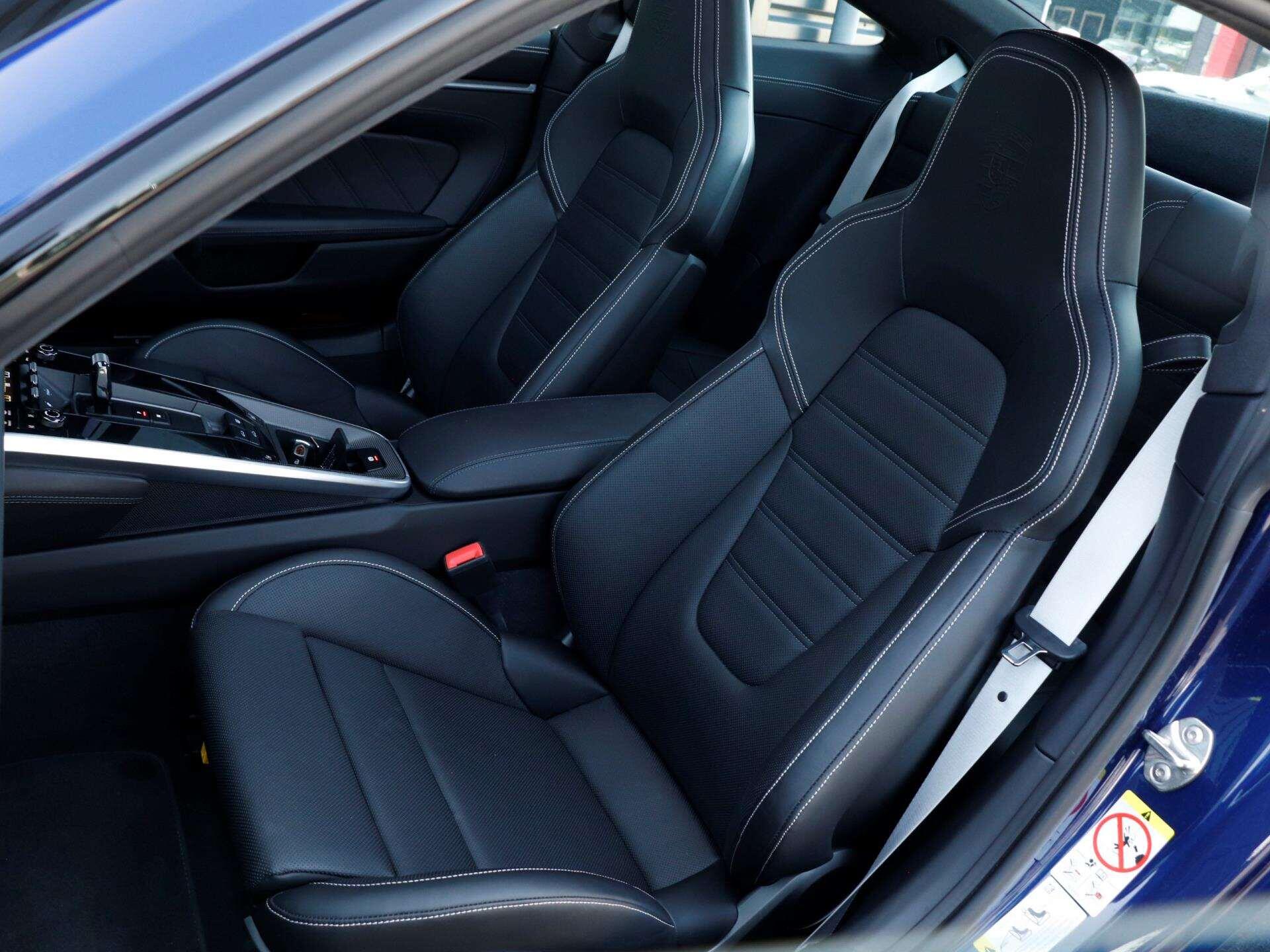 Porsche 911 view 27