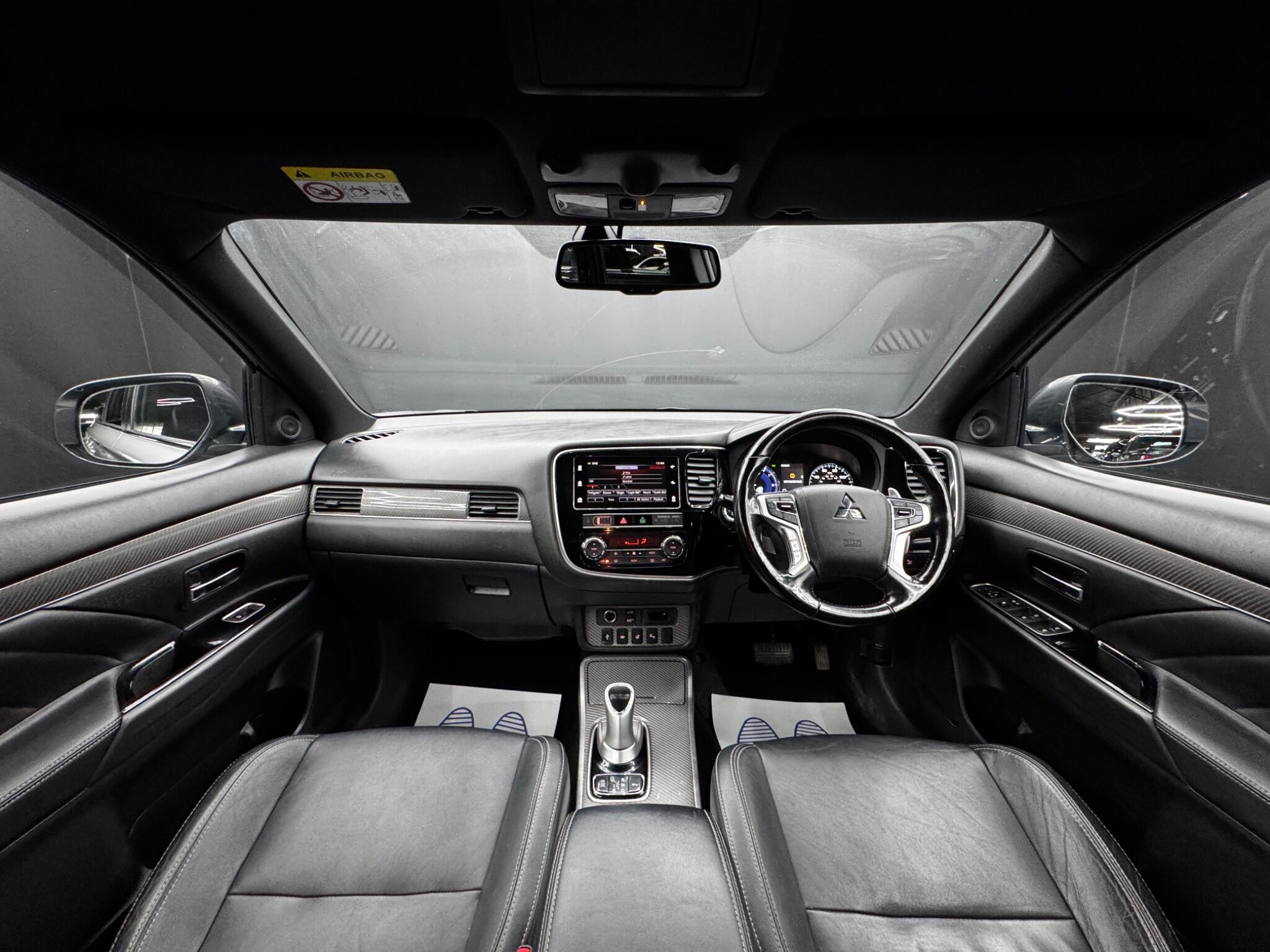 Mitsubishi Outlander view 17