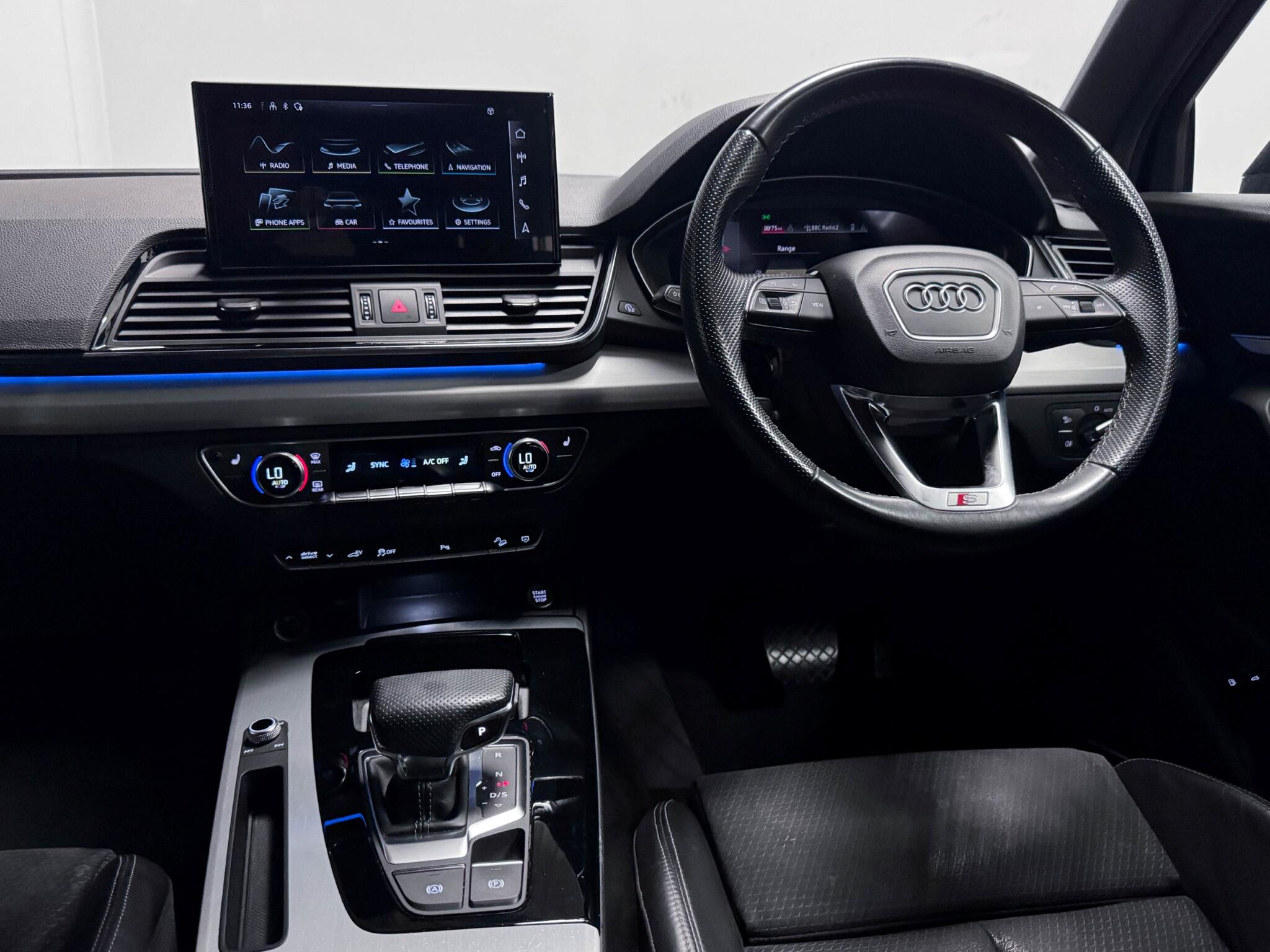 Audi Q5 view 14
