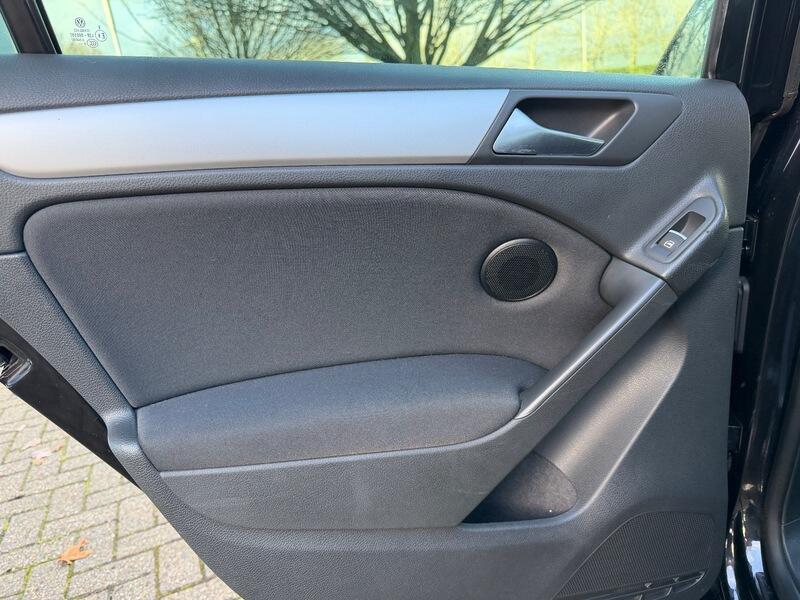 2009 Volkswagen Golf image 26