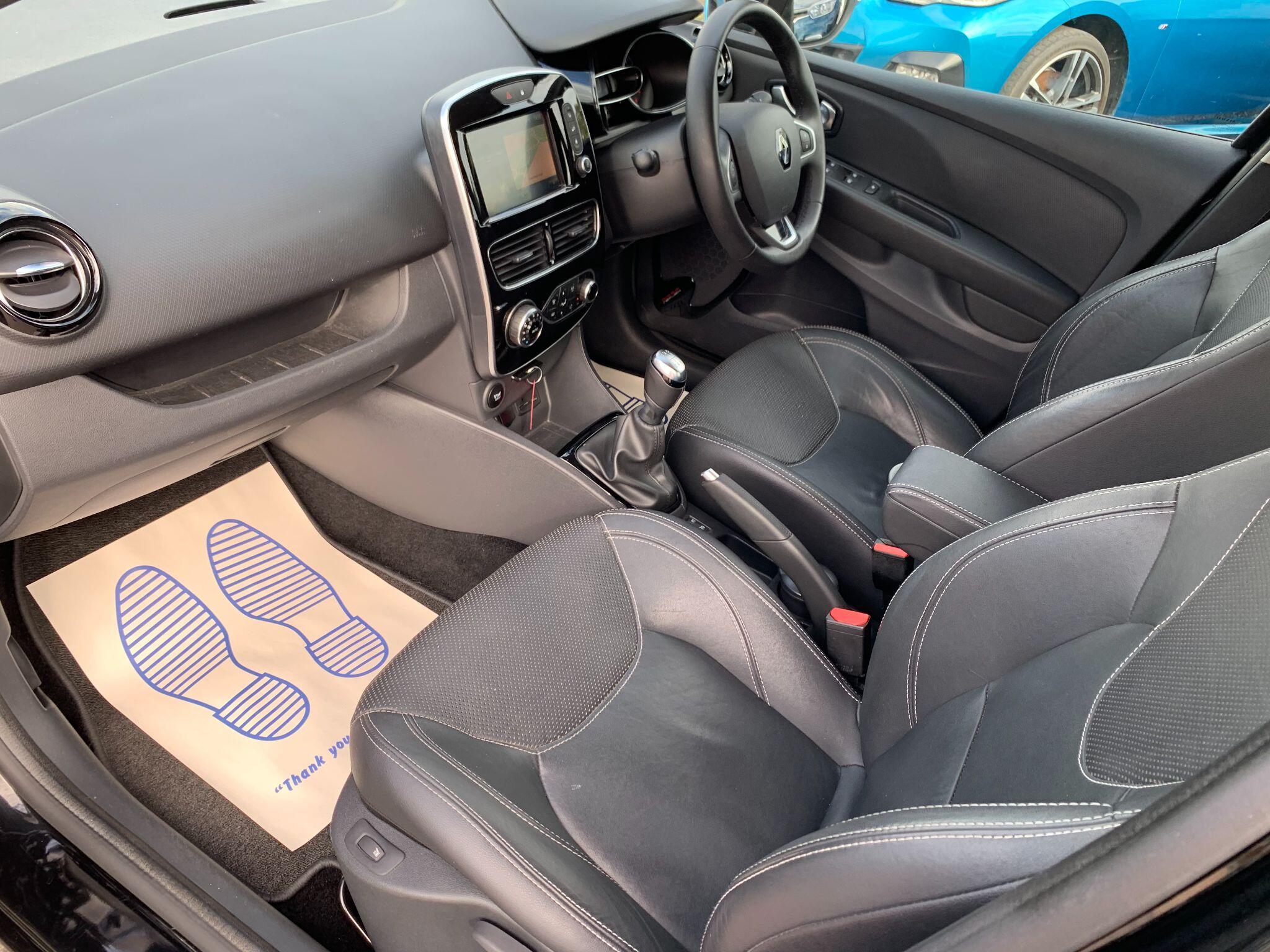 Renault Clio view 24