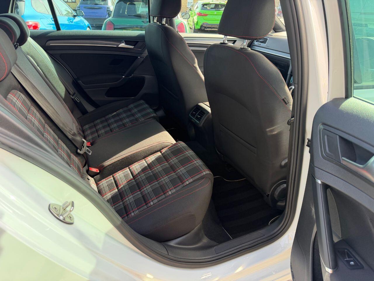 Volkswagen Golf view 26