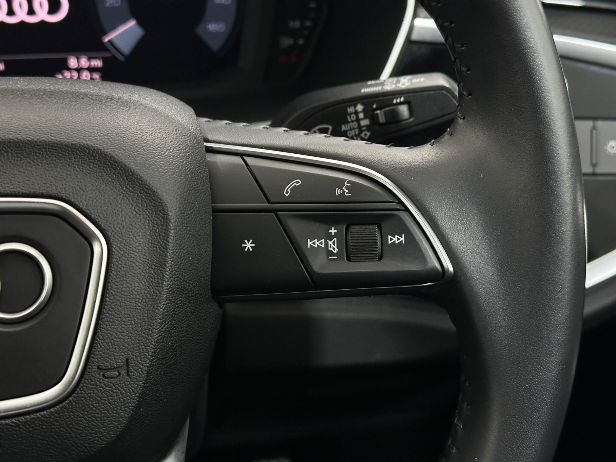 Audi Q3 view 16