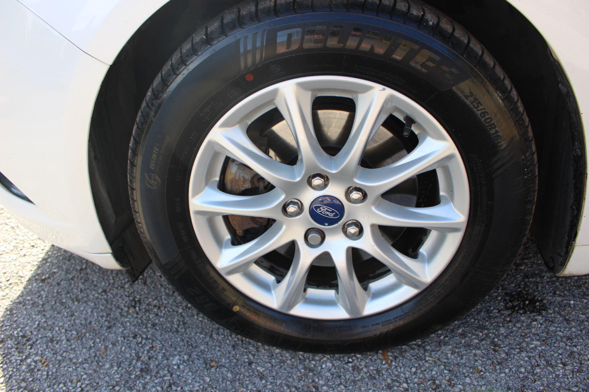 Ford Mondeo view 15