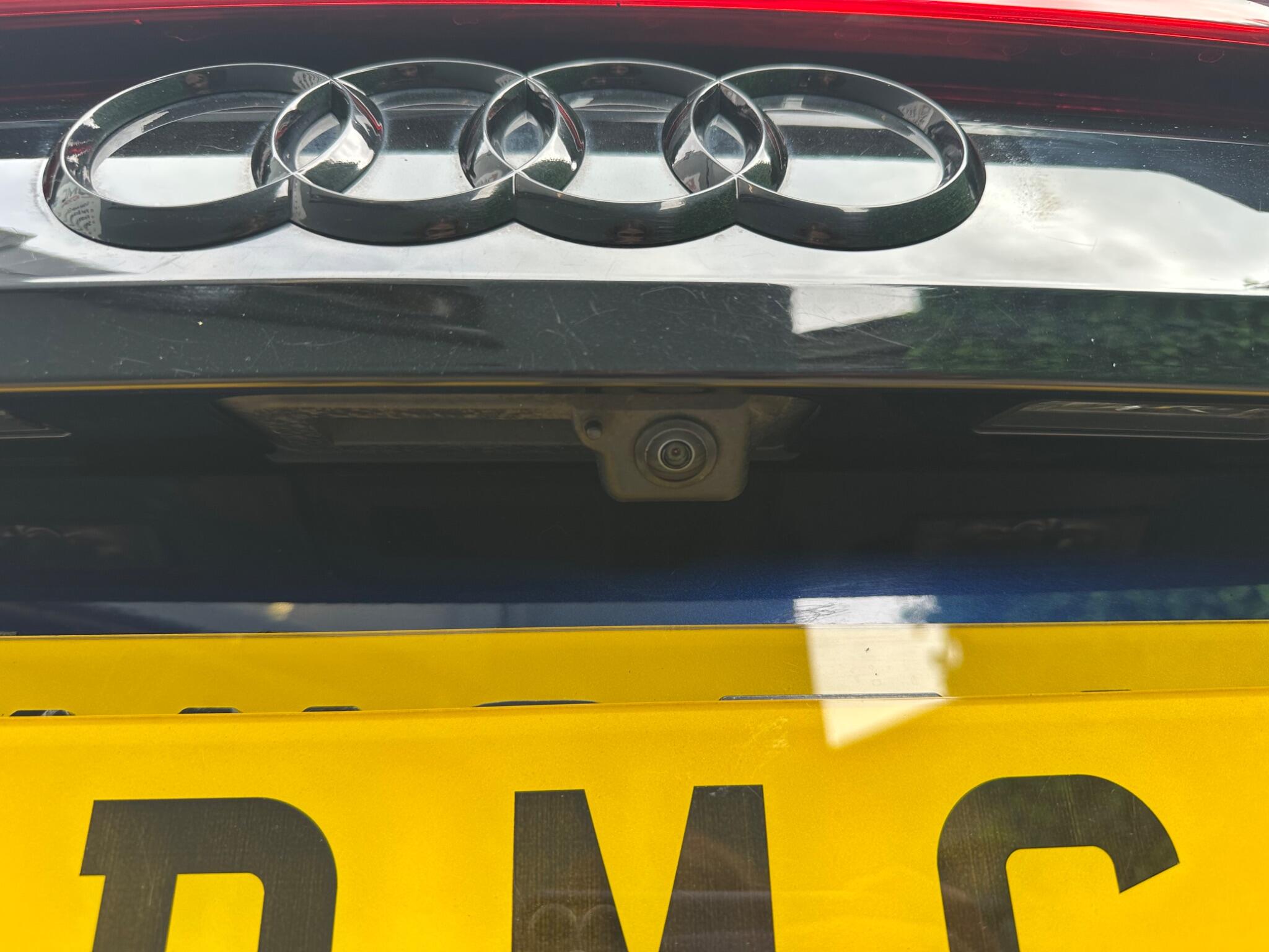 Audi Q8 view 41