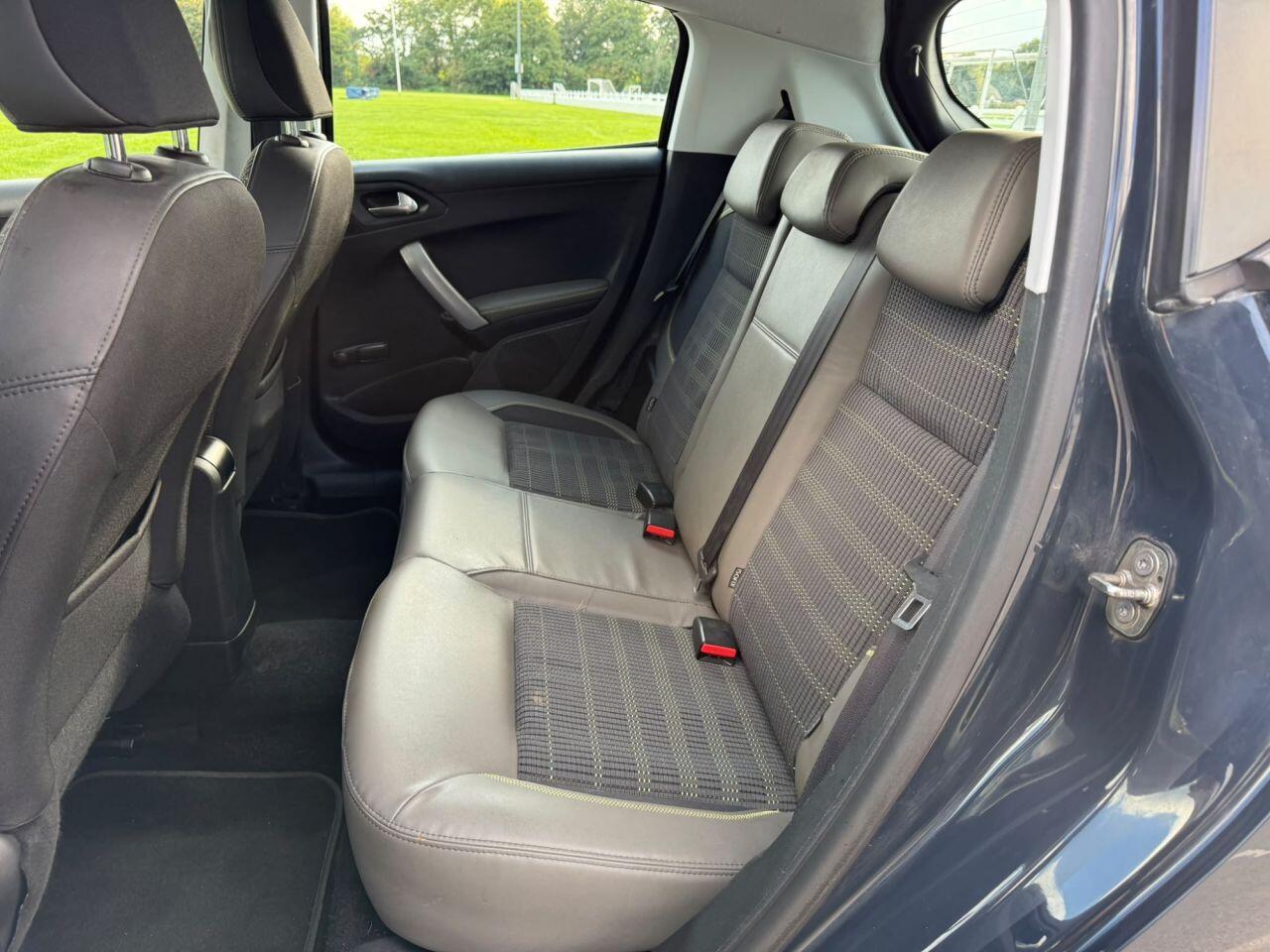 Peugeot 208 view 37