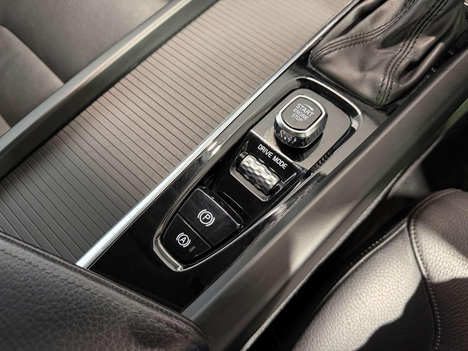 Volvo XC60 view 28