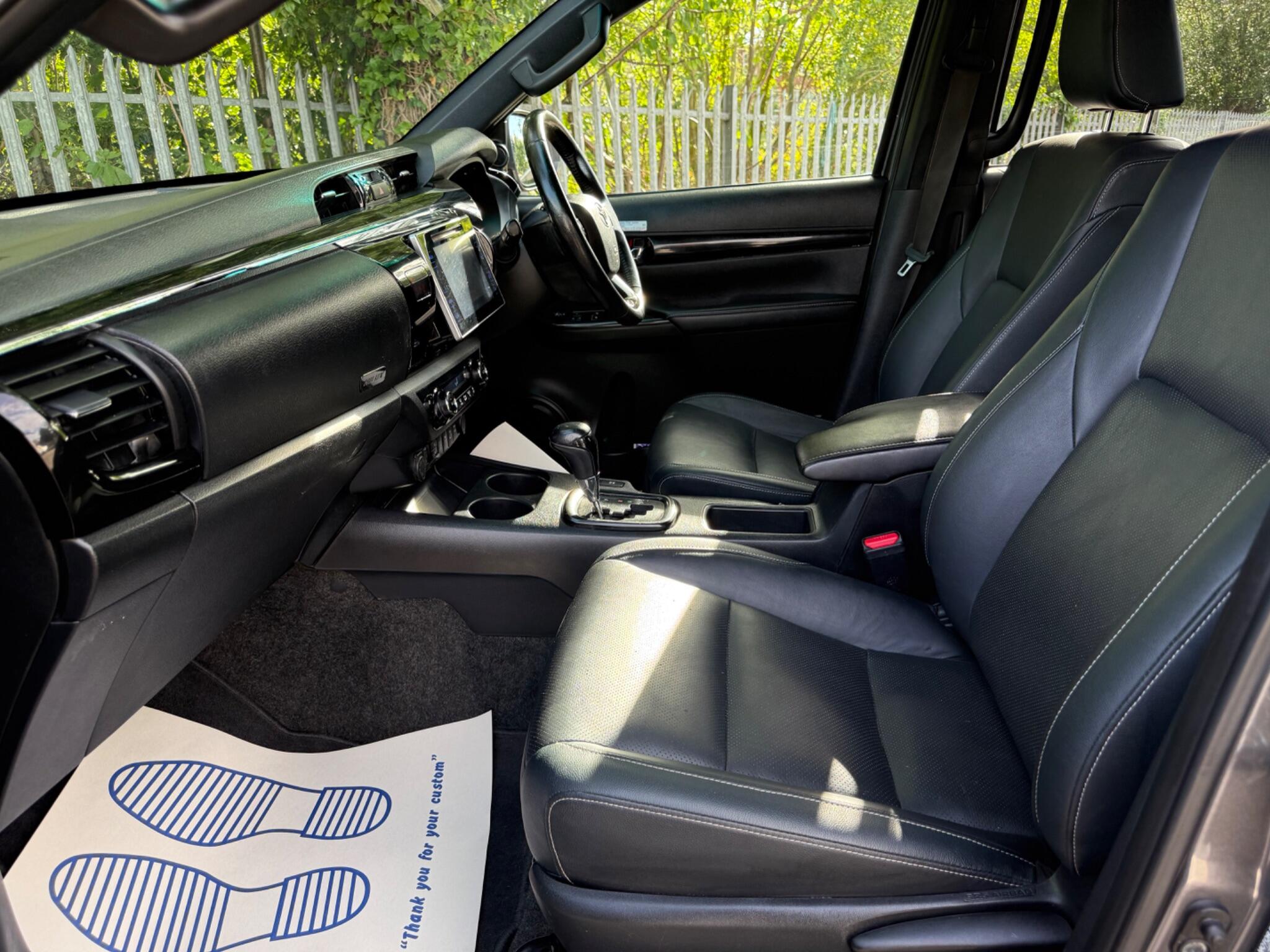 Toyota Hilux view 11