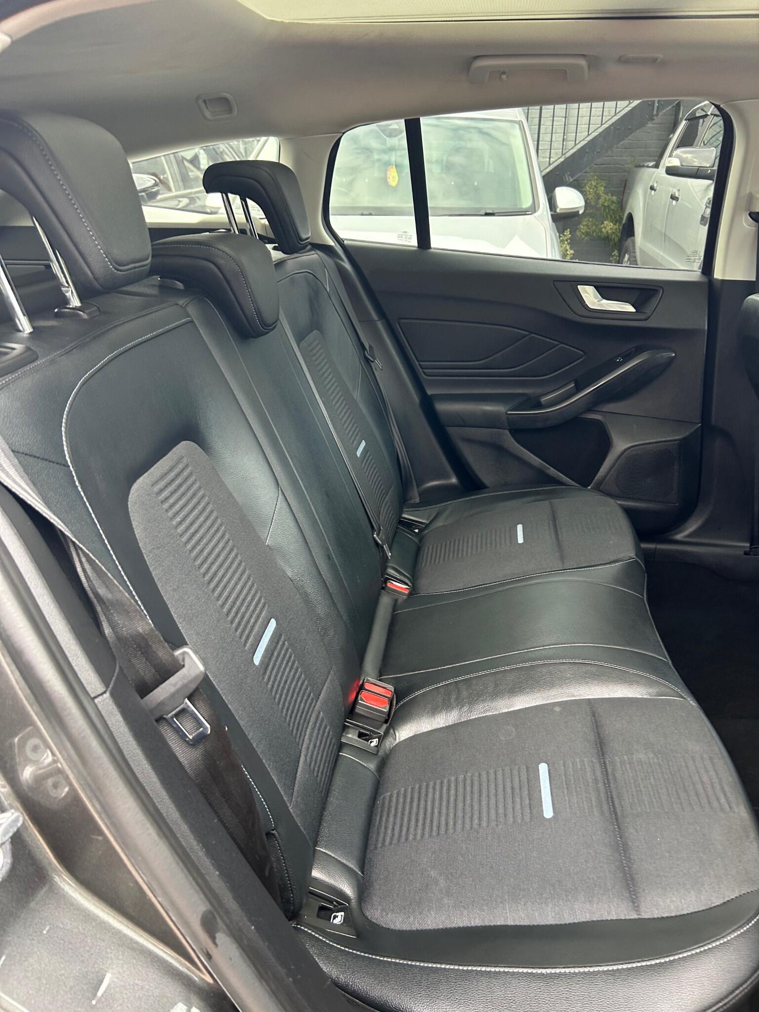 Ford Focus view 14