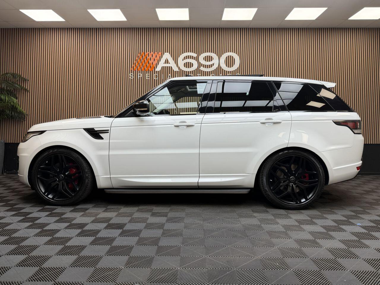 Land Rover Range Rover Sport view 4