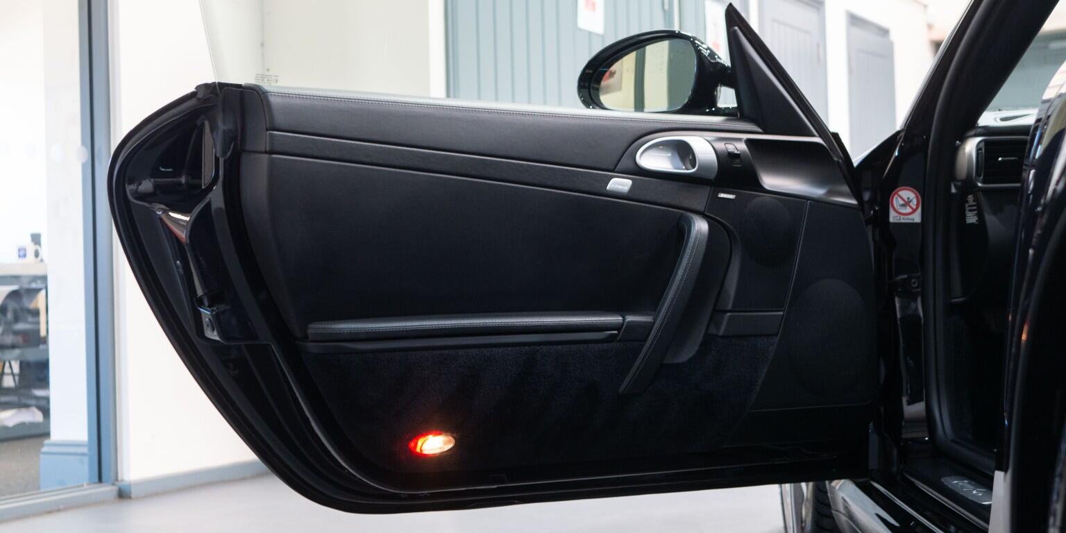 Porsche 911 view 31