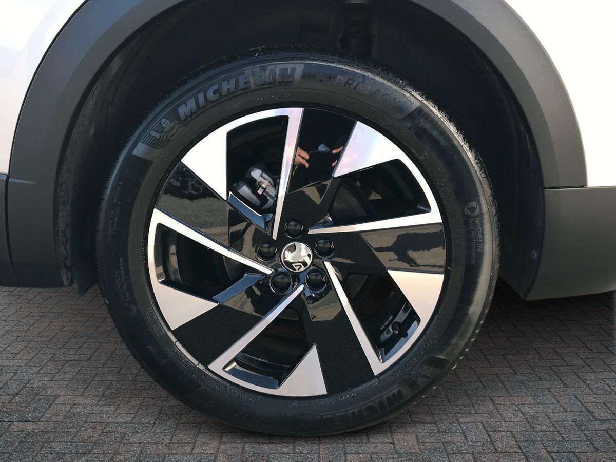 Vauxhall Grandland view 12