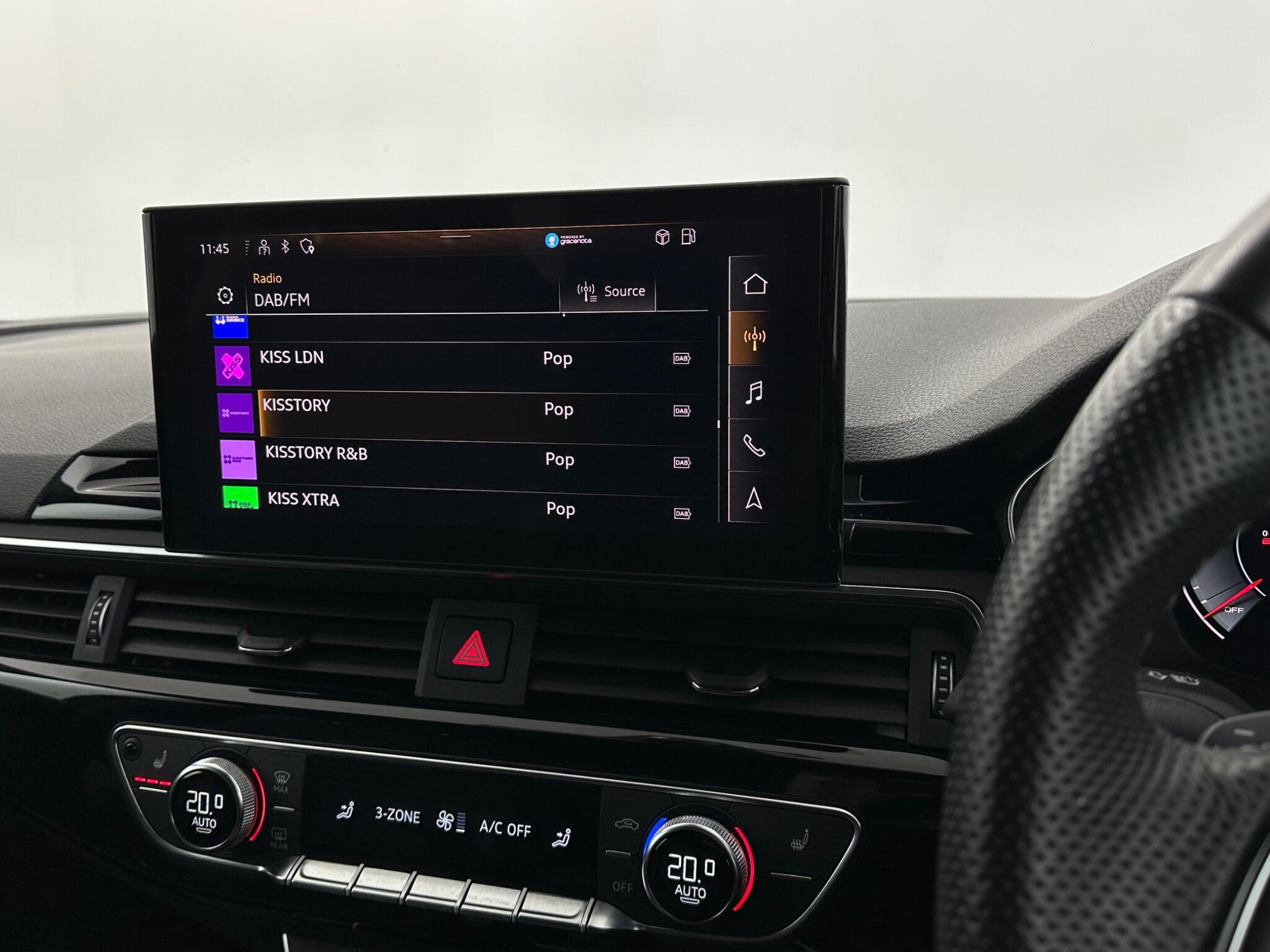 Audi A4 view 26