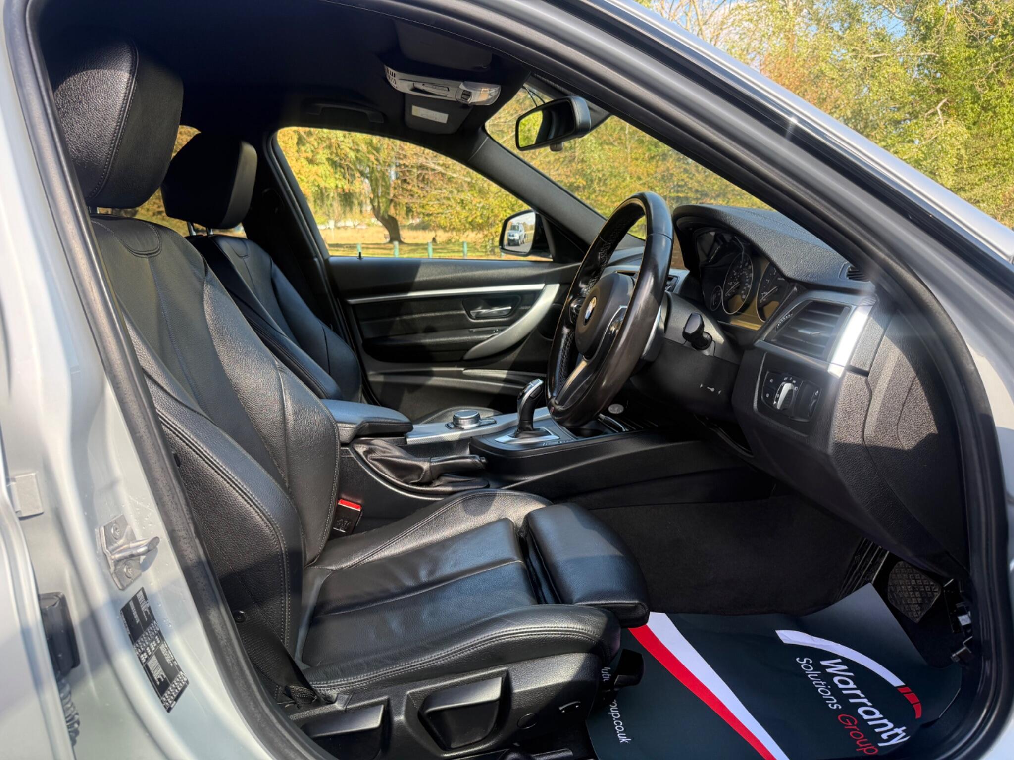 BMW 3 Series view 22