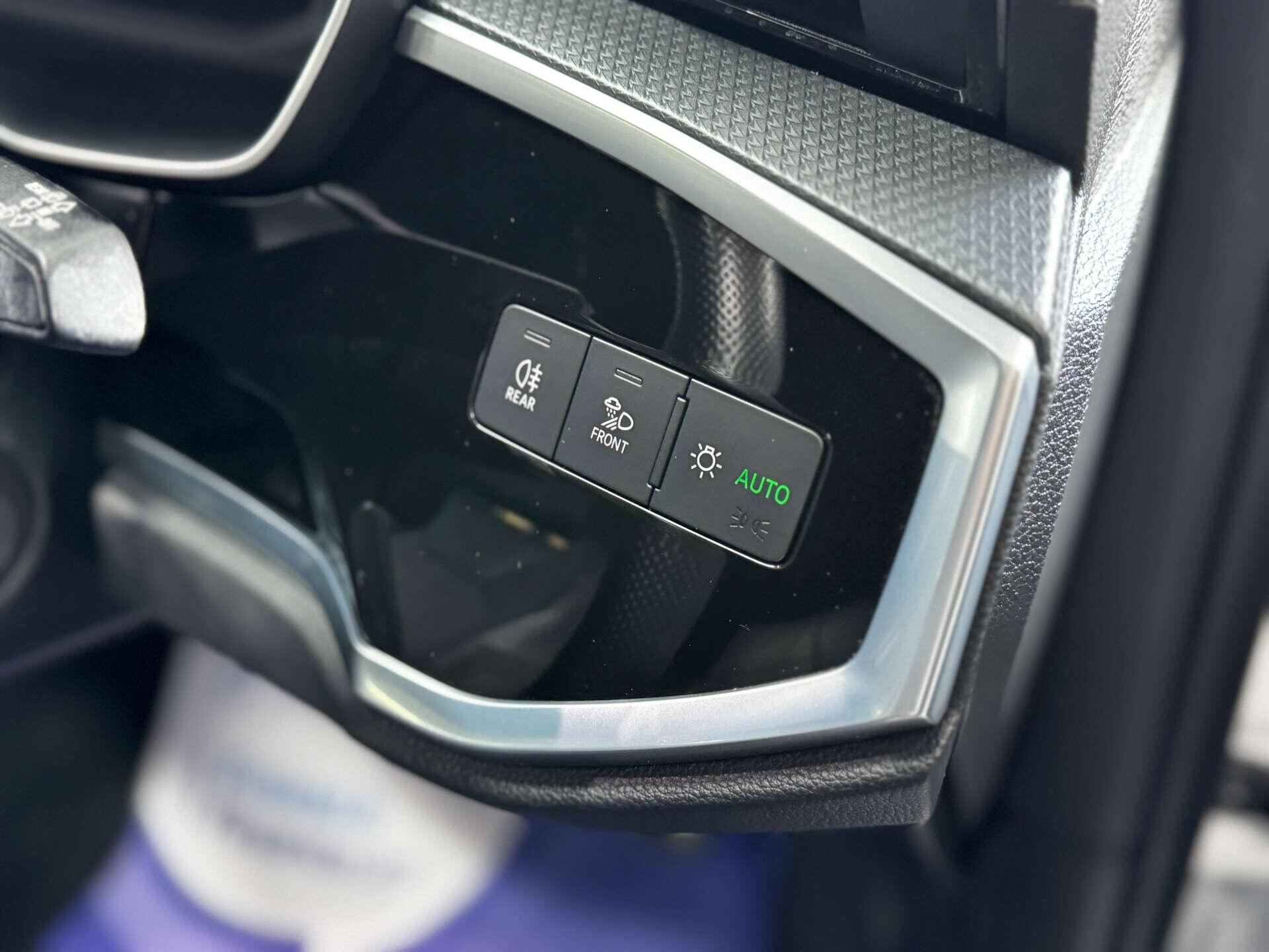 Audi Q3 view 40