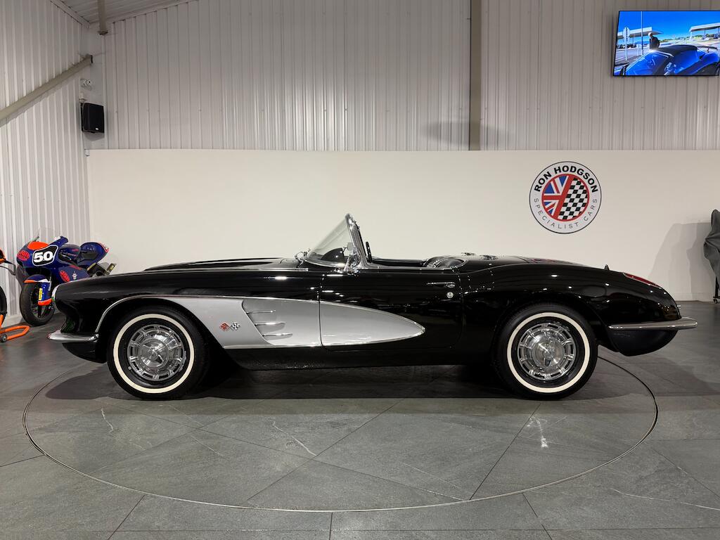 Chevrolet Corvette view 9
