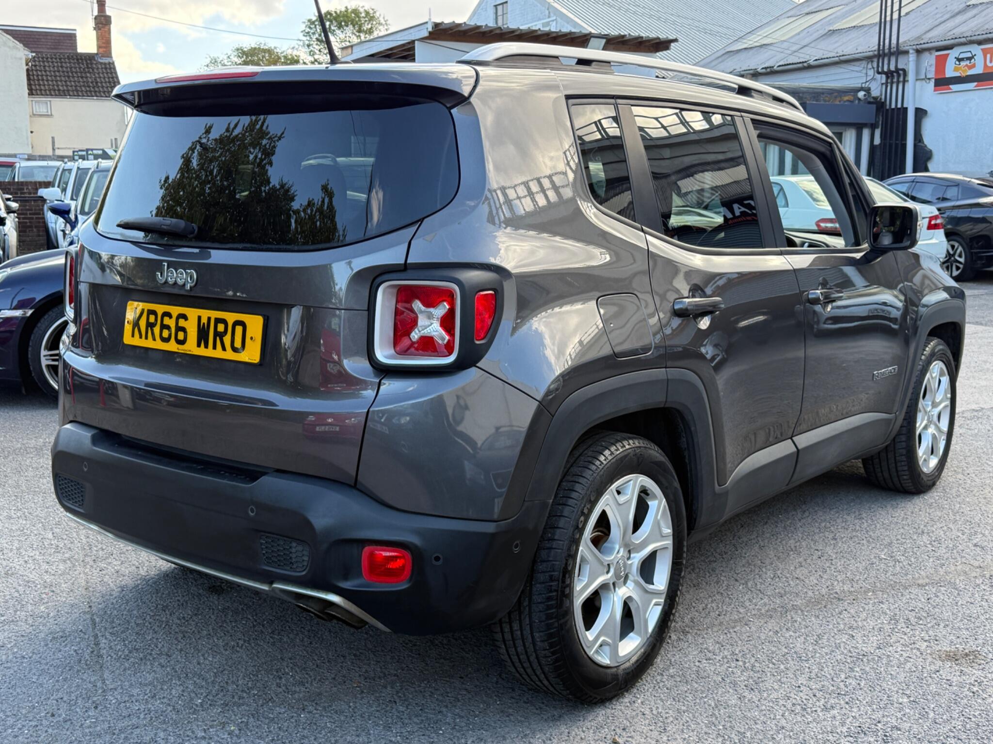 Jeep Renegade - Image 17