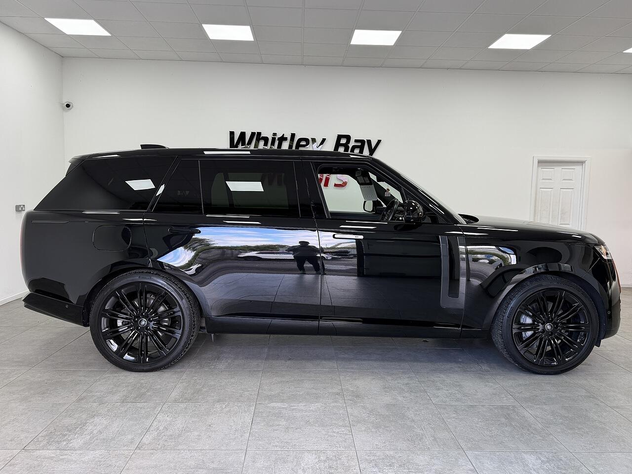 Land Rover Range Rover view 2