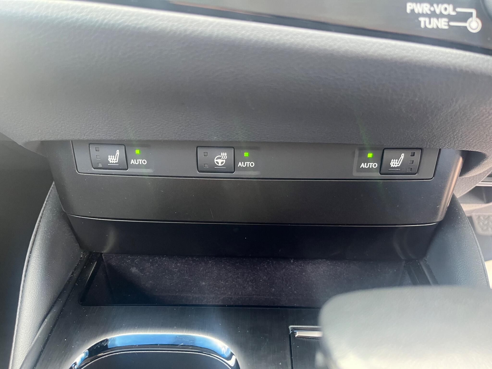 Lexus ES view 33