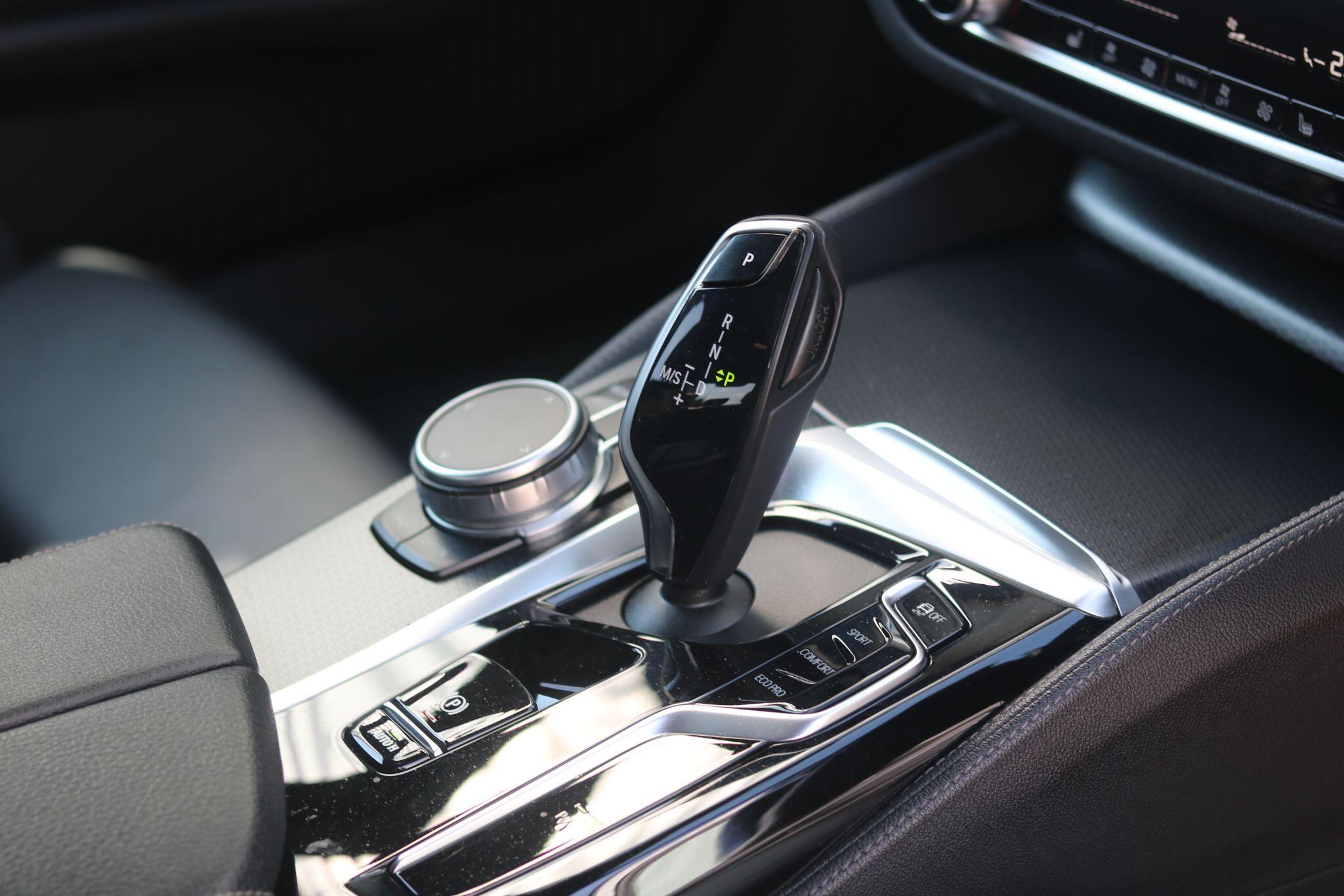 BMW 5 Series view 13